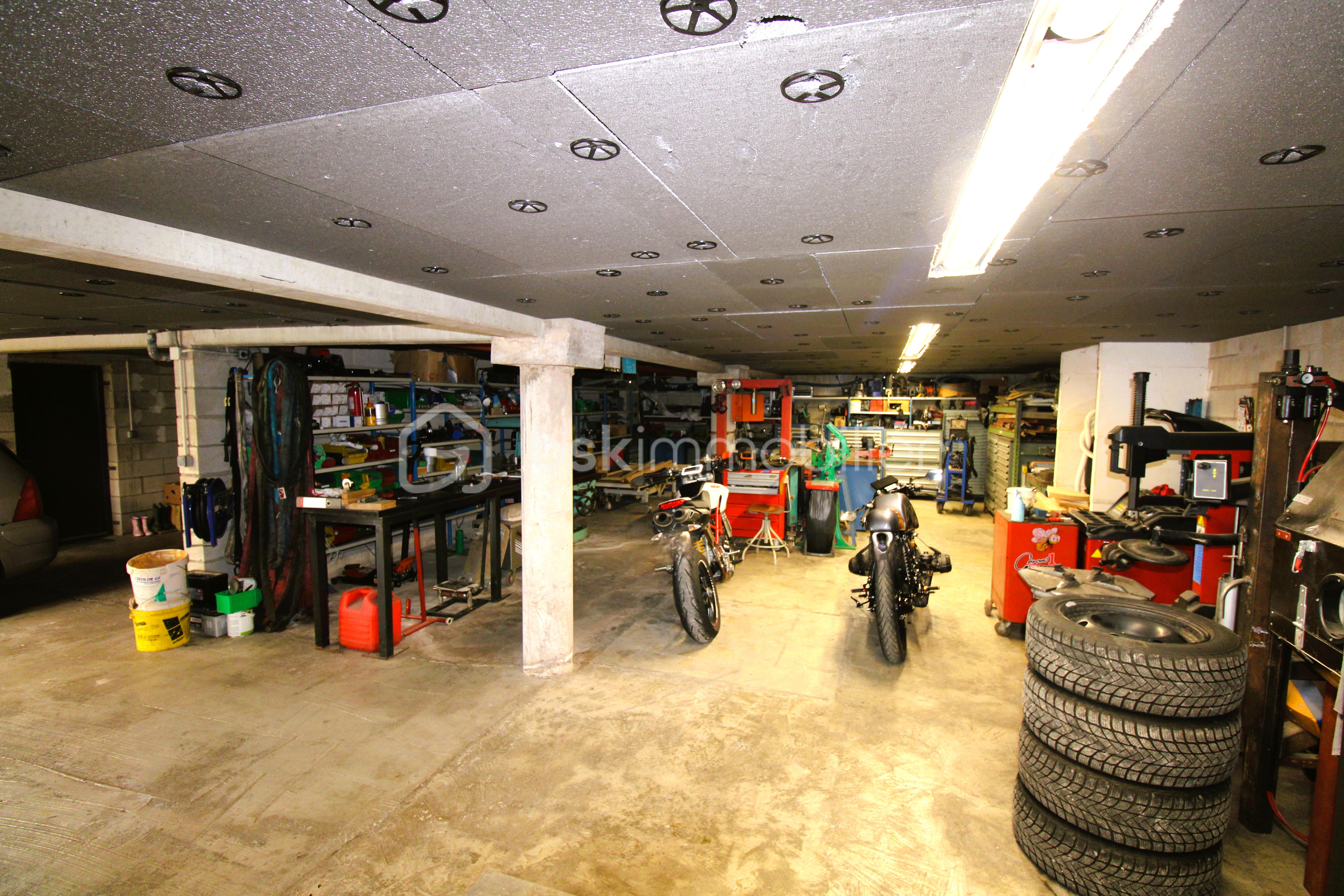 GARAGE V1.JPG