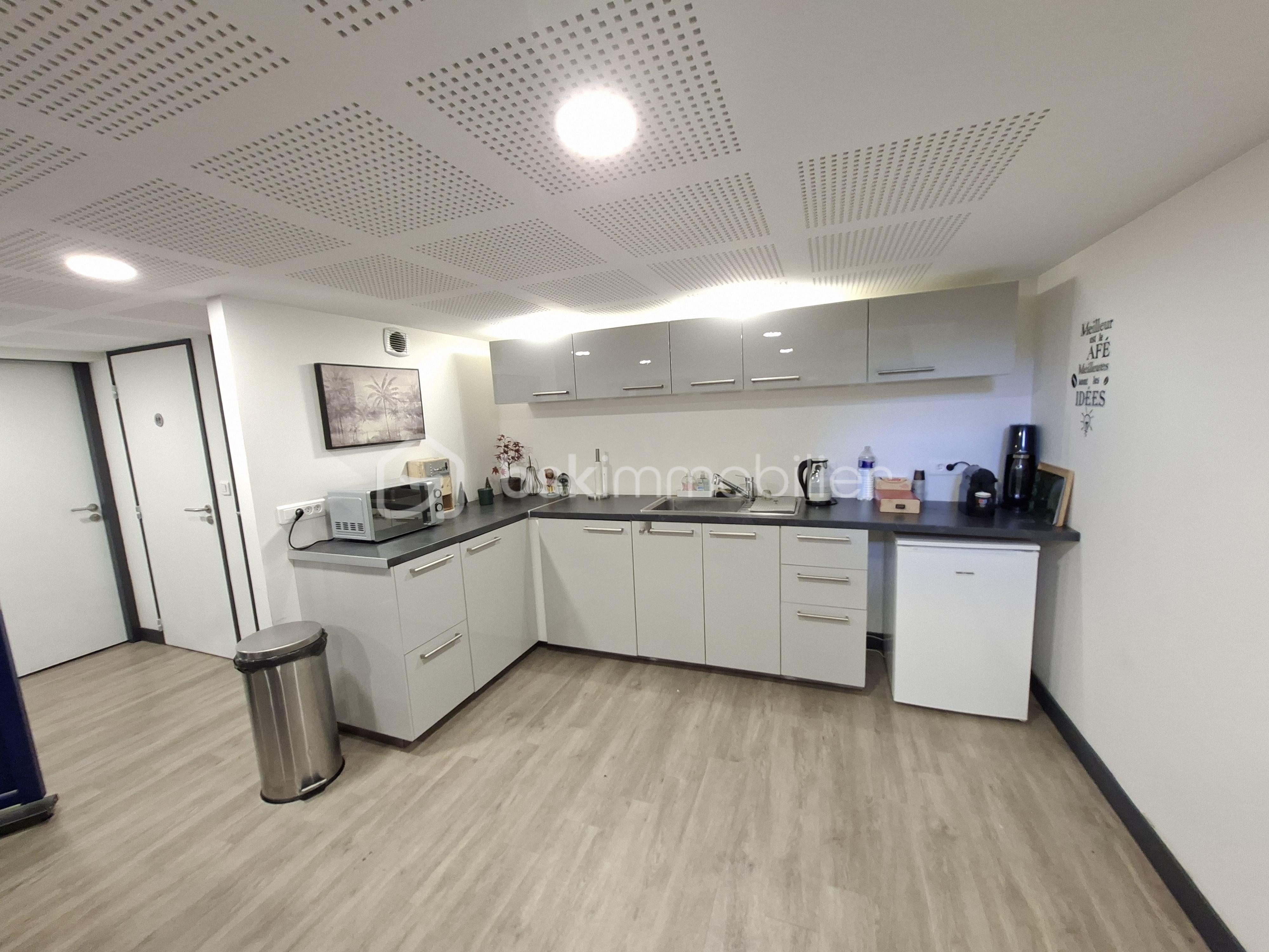 Local d'activités de 78,84 m² - 20250613_163254.jpg