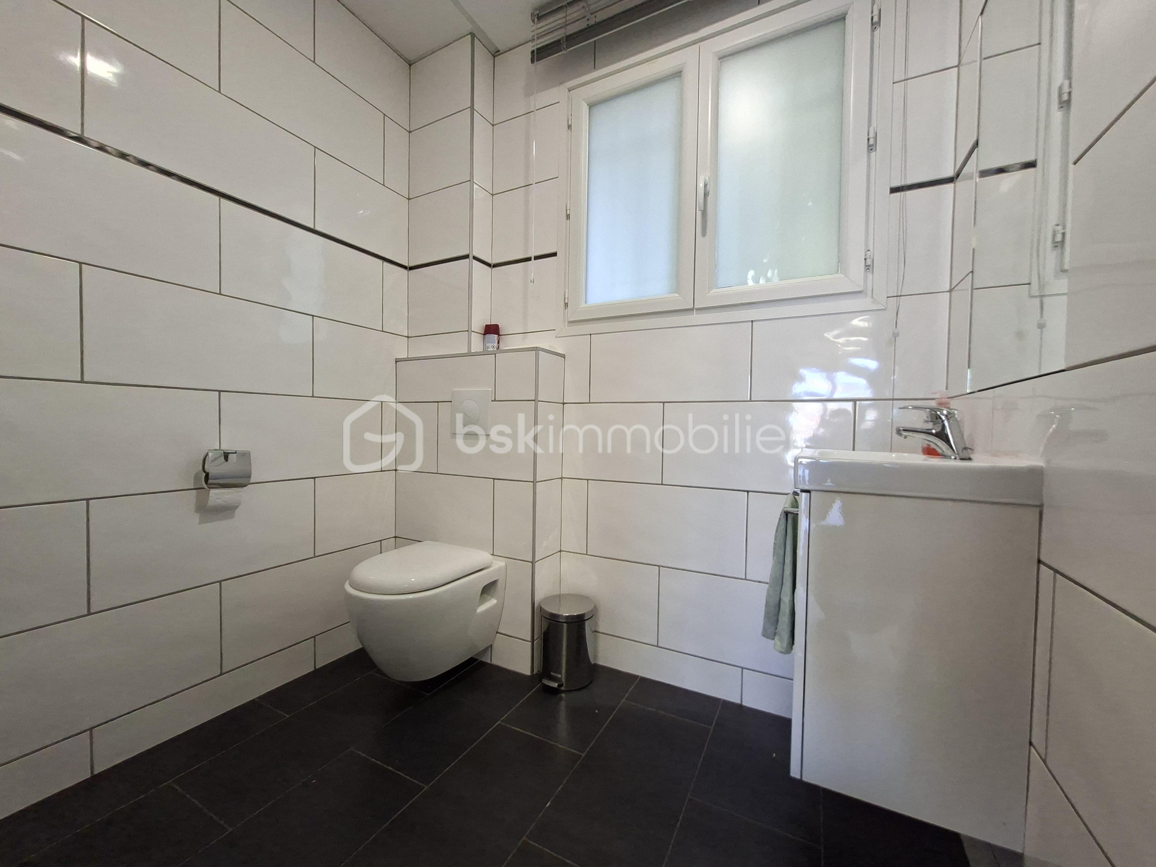 Local d'activités de 78,84 m² - 20250613_163050.jpg