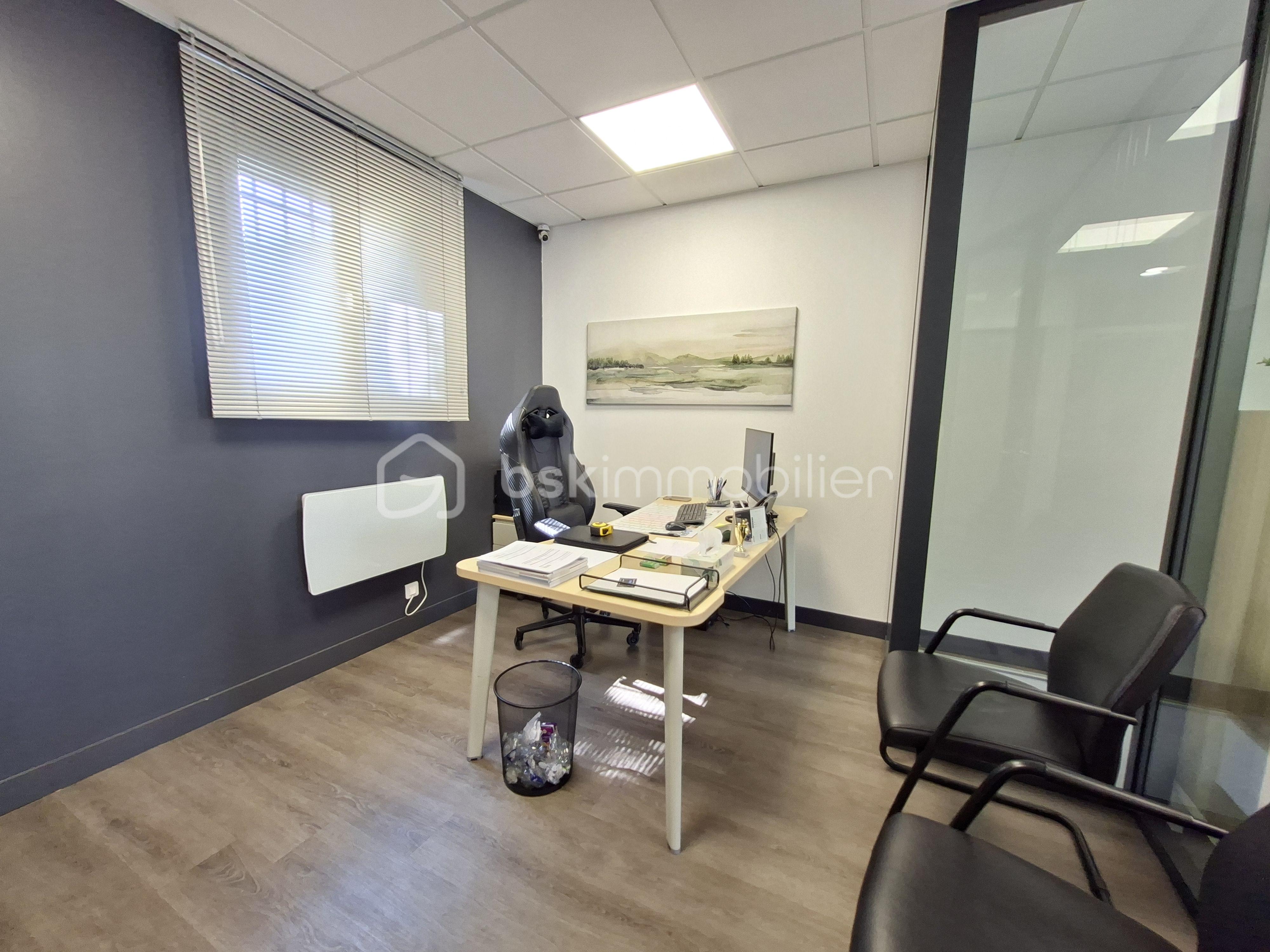 Local d'activités de 78,84 m² - 20250613_163743.jpg