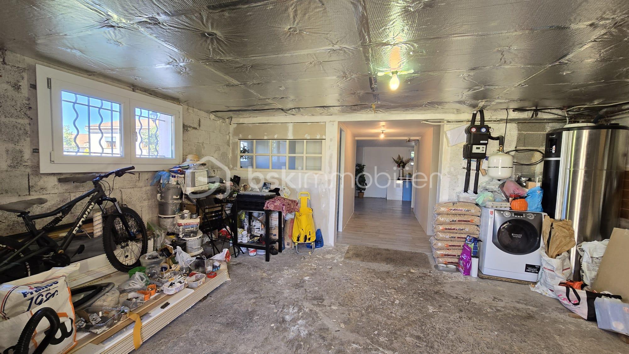 Maison traditionnelle de 144,18 m² - Garage.jpeg