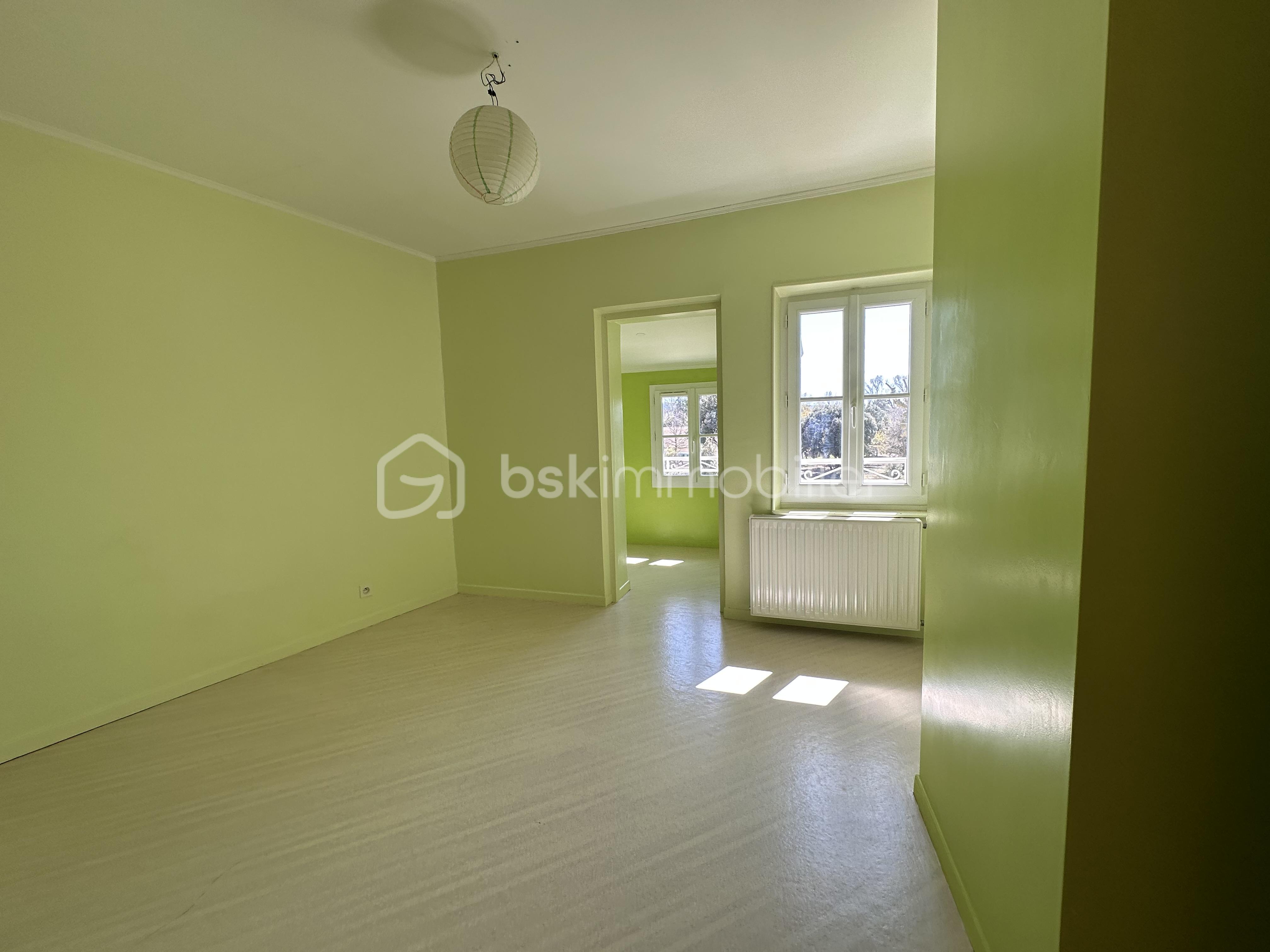 chambre vert claire maison valreas.jpeg