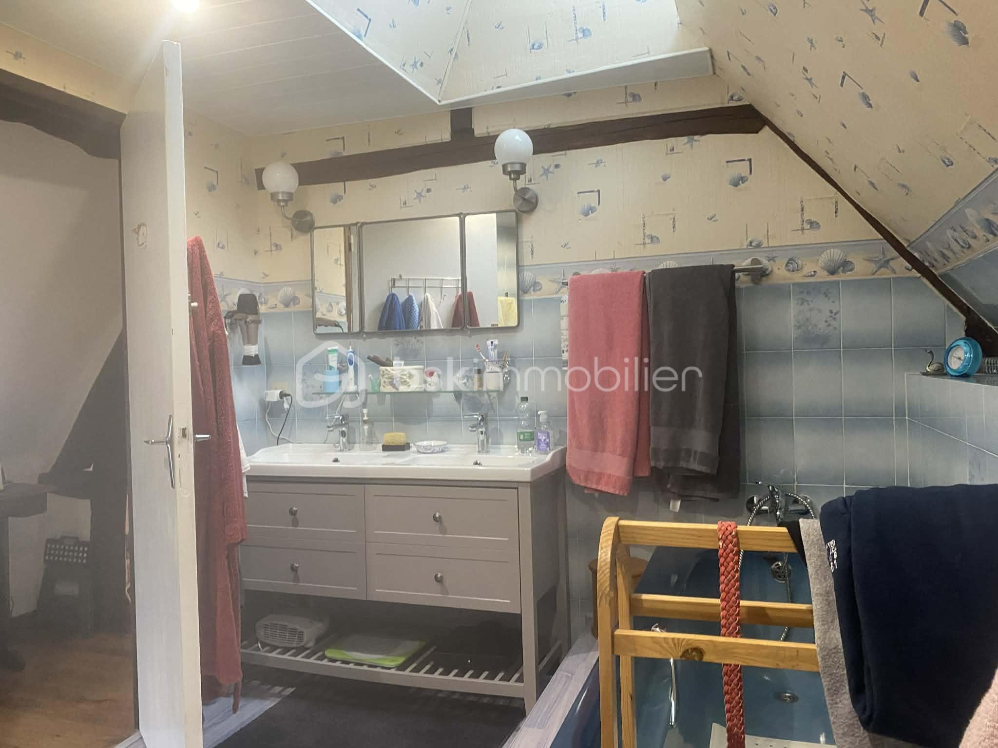 Maison jumelee de 100 m² - ac8a160b-5700-499b-84e5-832a4e07ab70.jfif