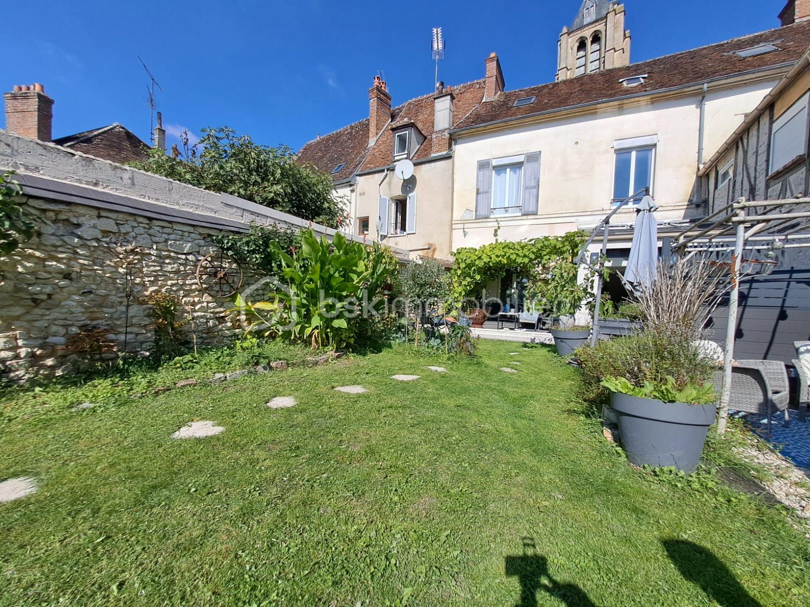 Maison de ville de 235 m² - IMG-20251001-WA0048.jpg