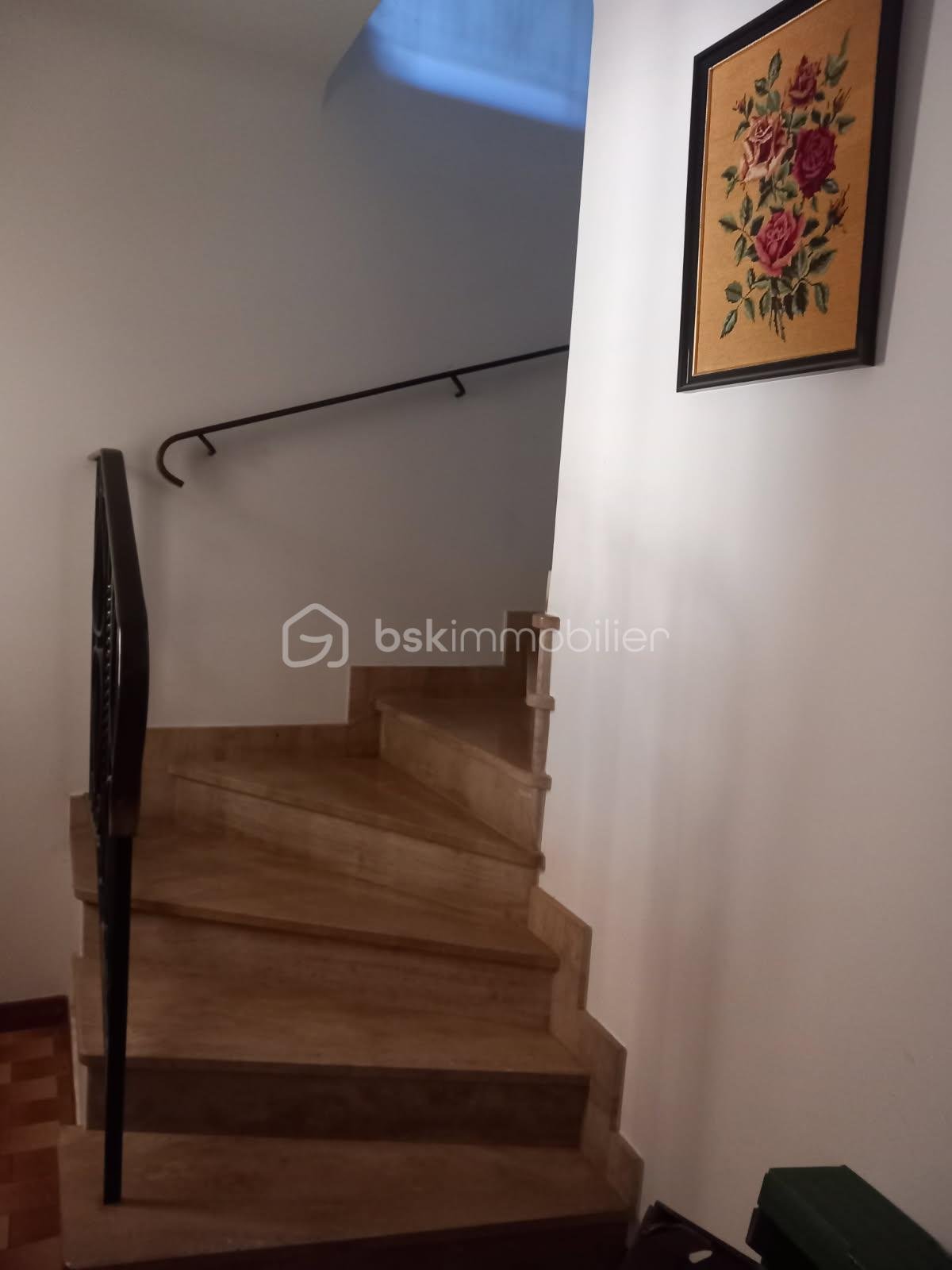 Maison traditionnelle de 248 m² - thumbnail_8889917718194015234.jpg
