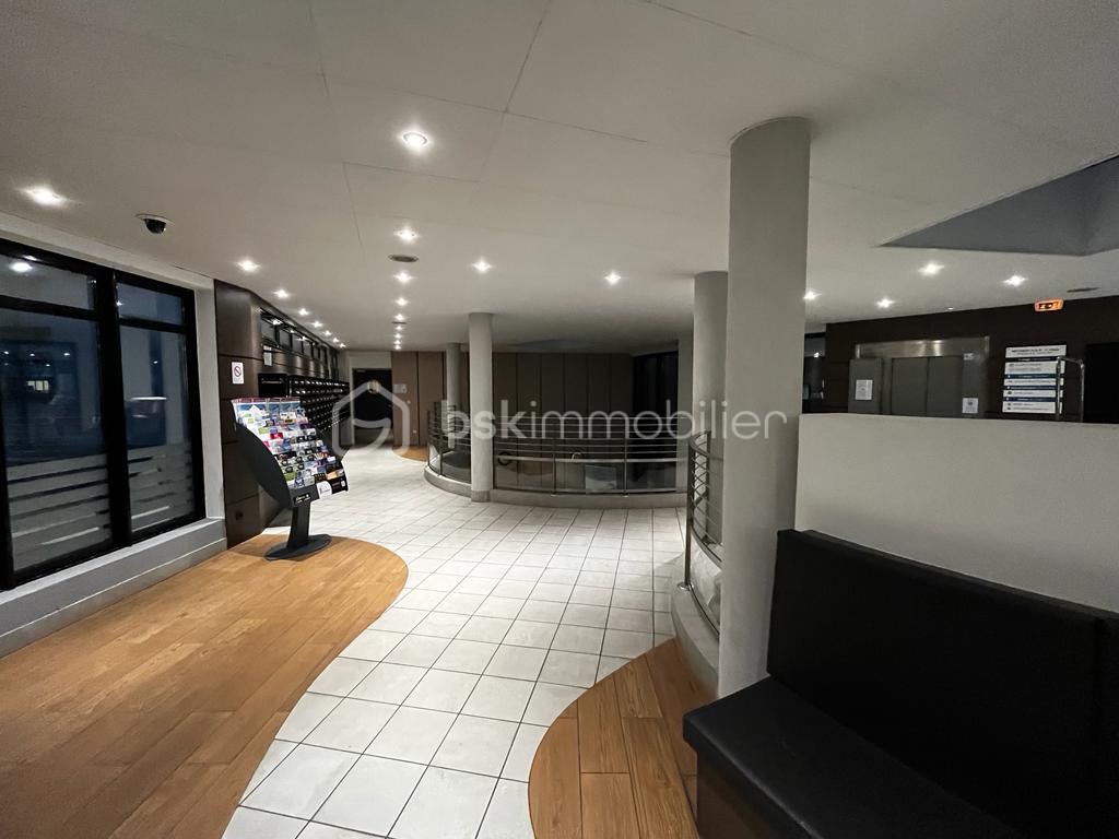 Chambre de service de 32,60 m² - HALL ACCUEIL.jpeg
