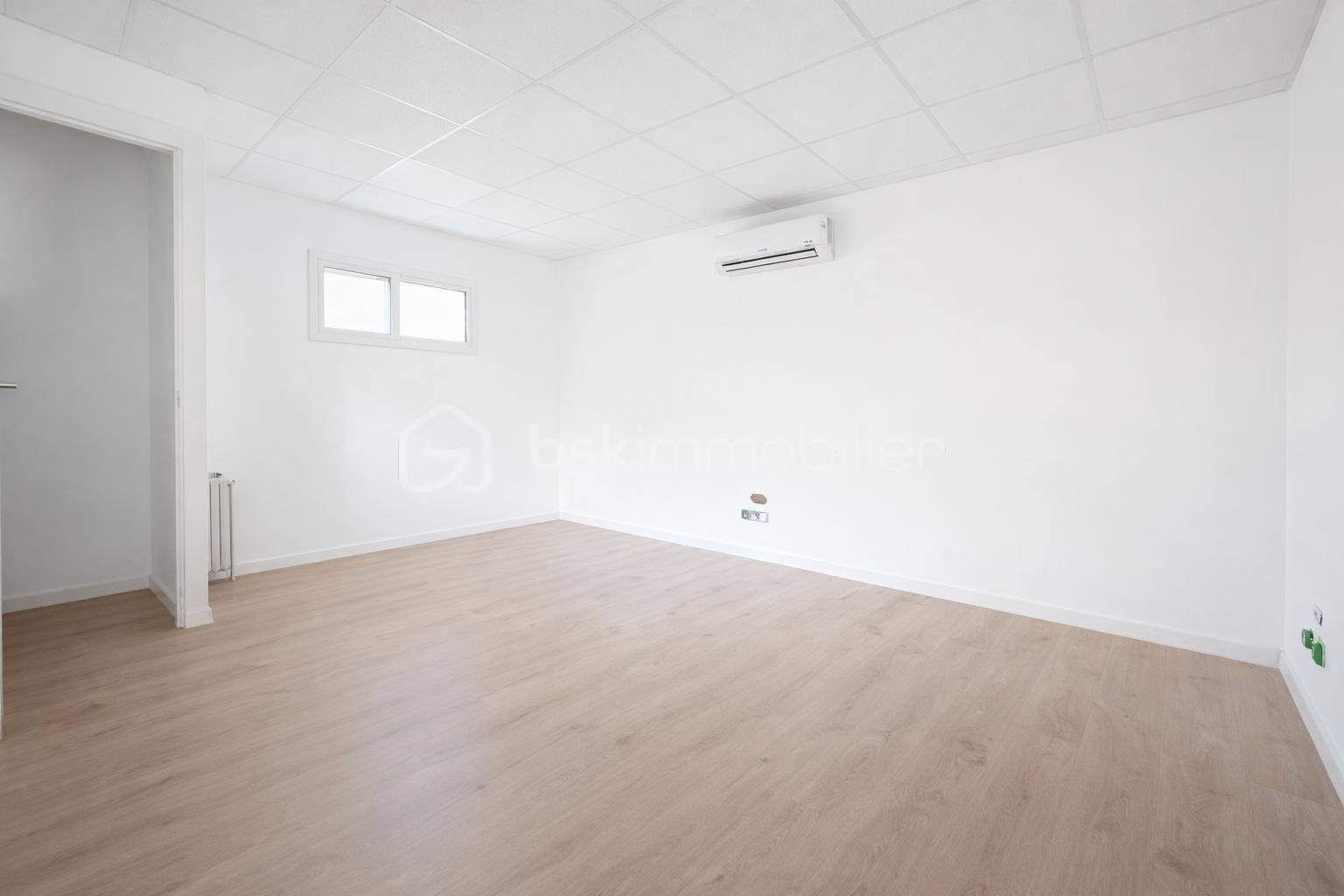 Local commercial de 148 m² - DFA3A4E8-A9F0-4650-AF2B-7A8B814A32E9.png