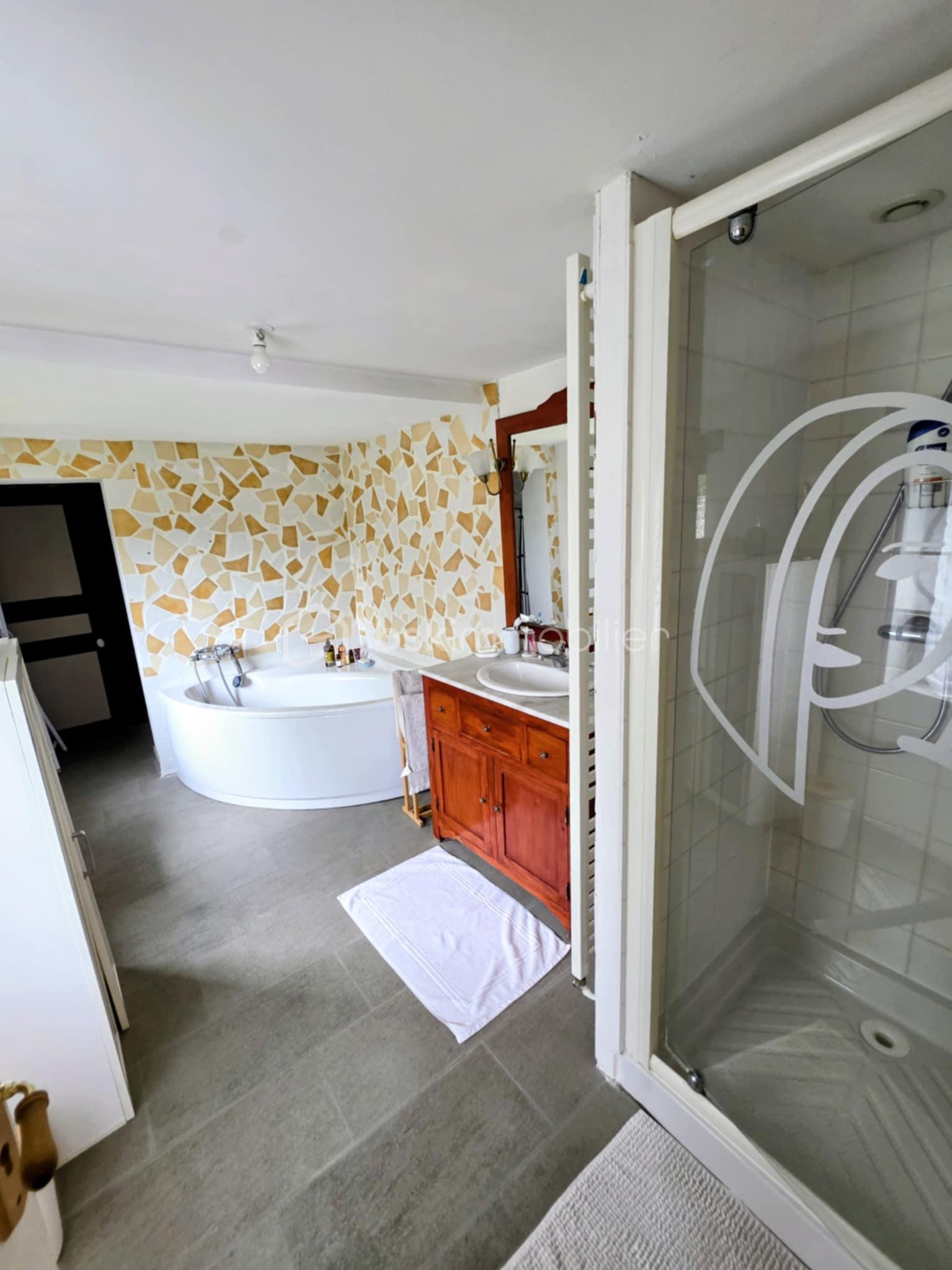 Maison de 127 m² - b0be77b7-e2a3-47ac-abbc-3a9ea739d6d2.jpg