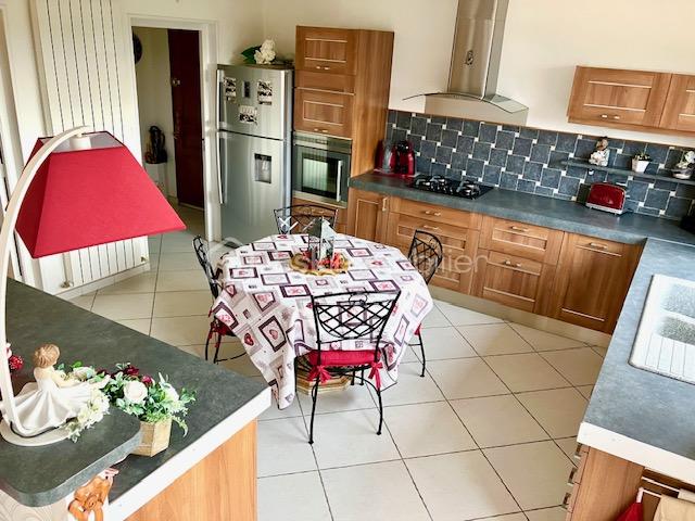 seillier cuisine vers cellier été.jpg