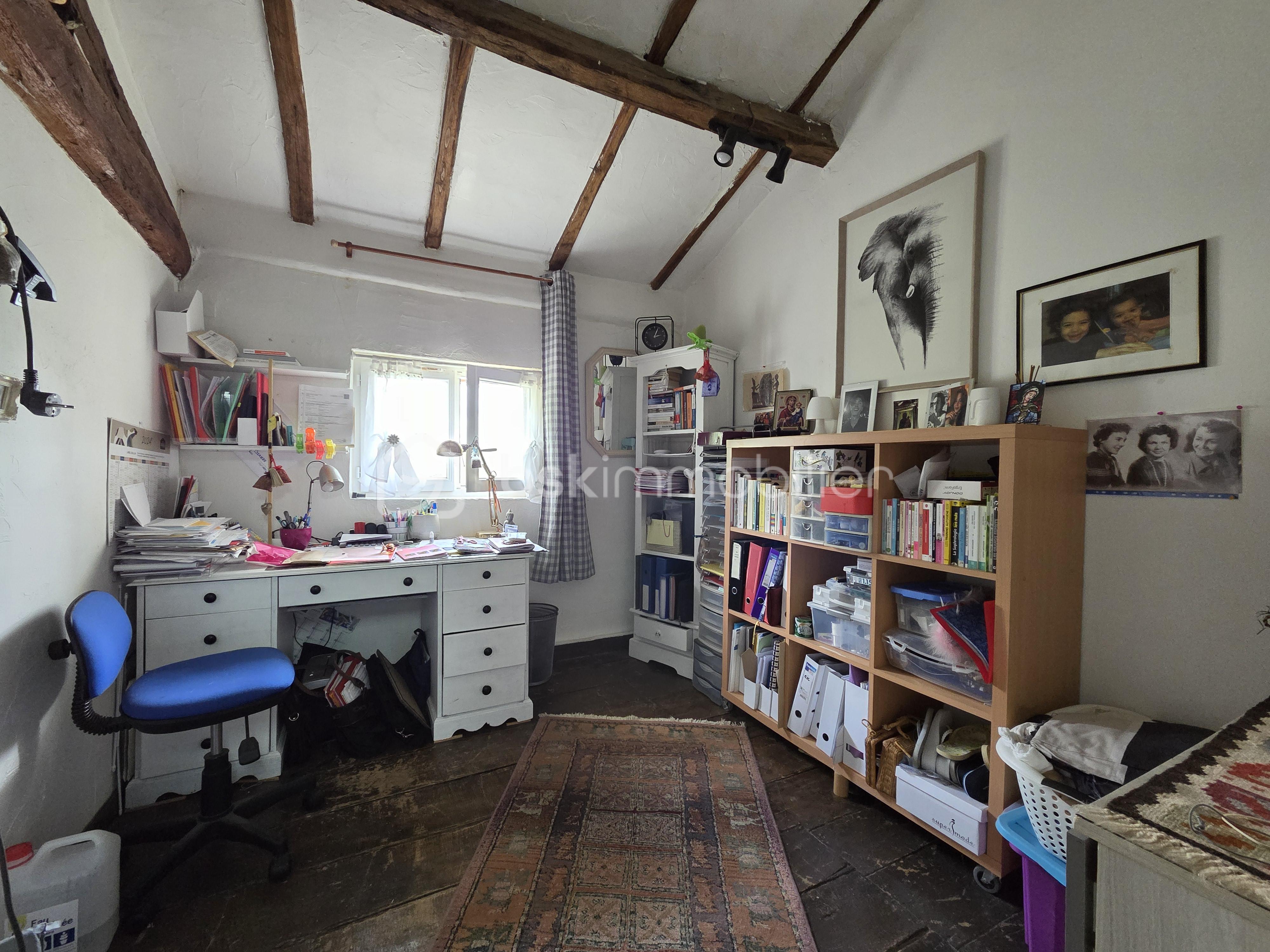 bureau.jpg