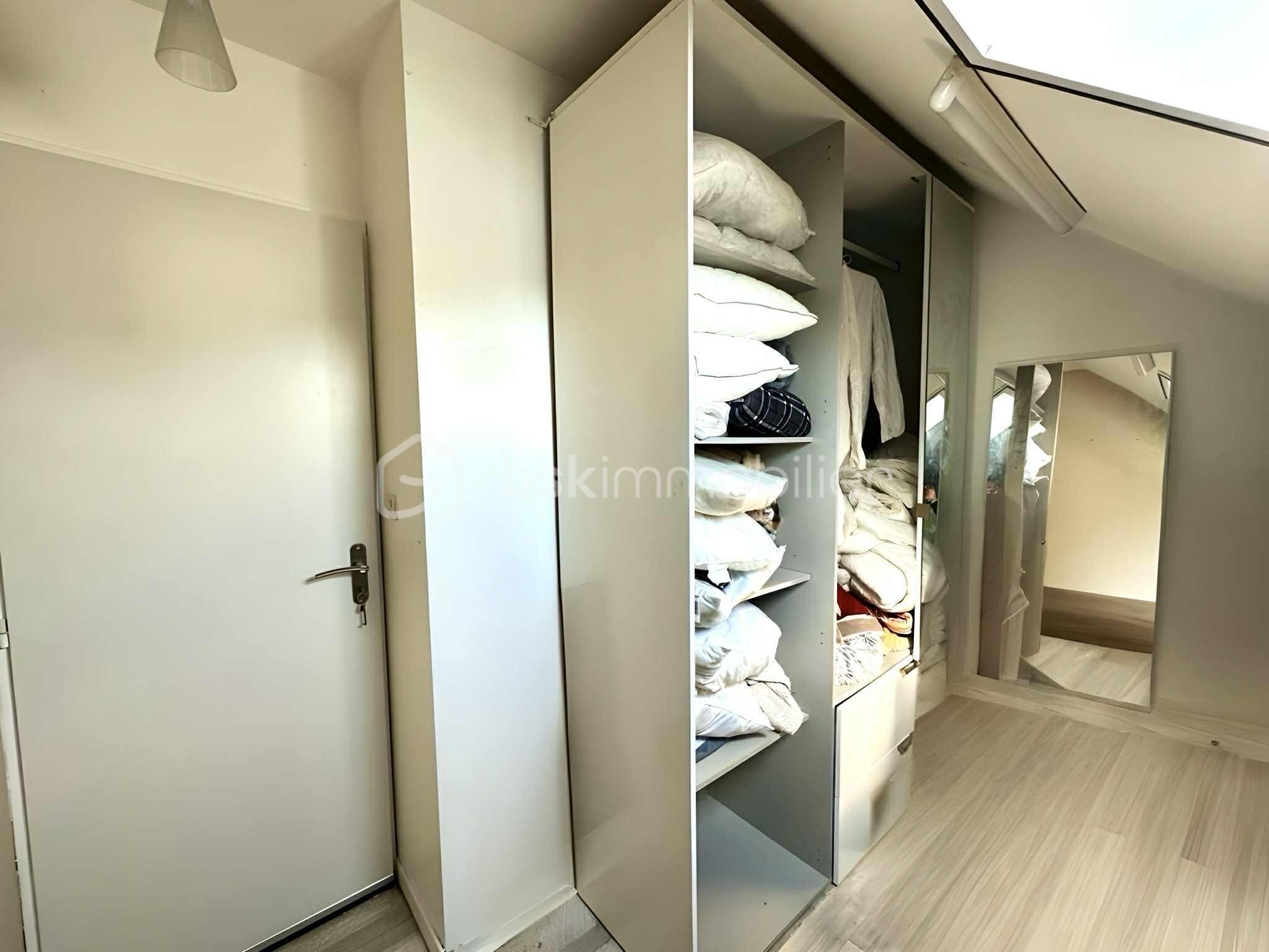 Maison traditionnelle de 106 m² - Dressing.jpeg