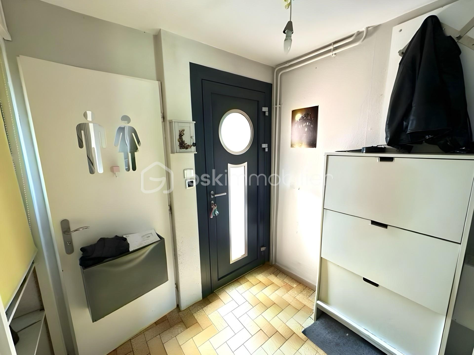 Maison traditionnelle de 106 m² - Entrée.jpg