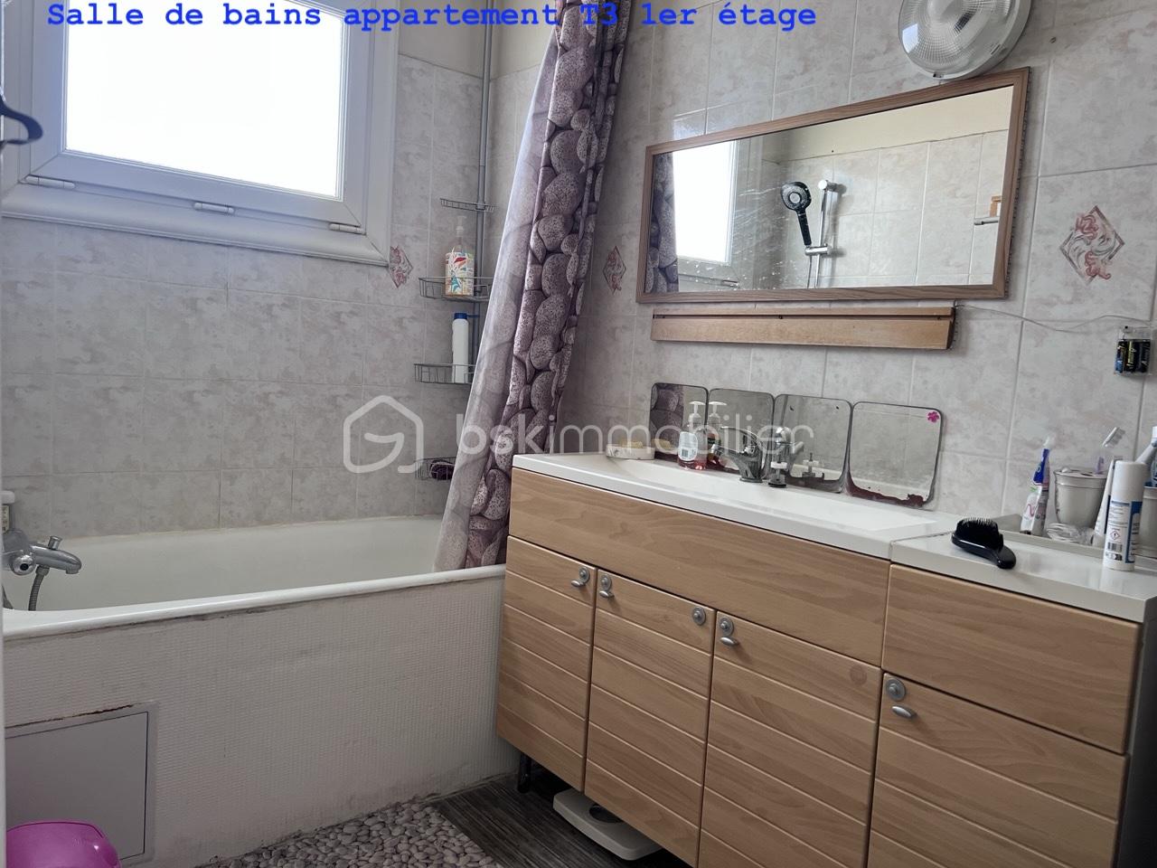 Maison de 127 m² - sdb haut.jpeg