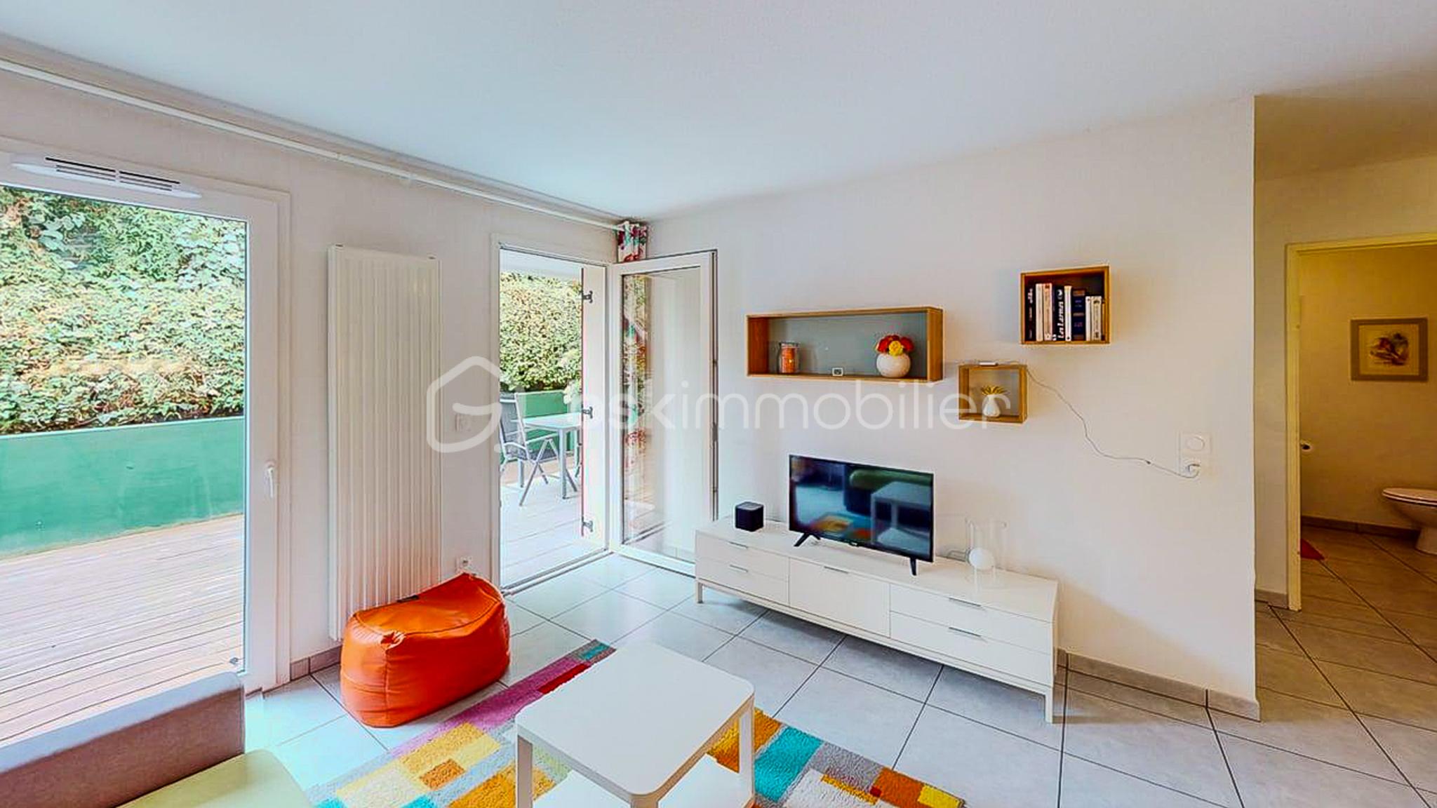 T2-avec-terrasse-Cambo-Les-Bains-Living-Room.jpg