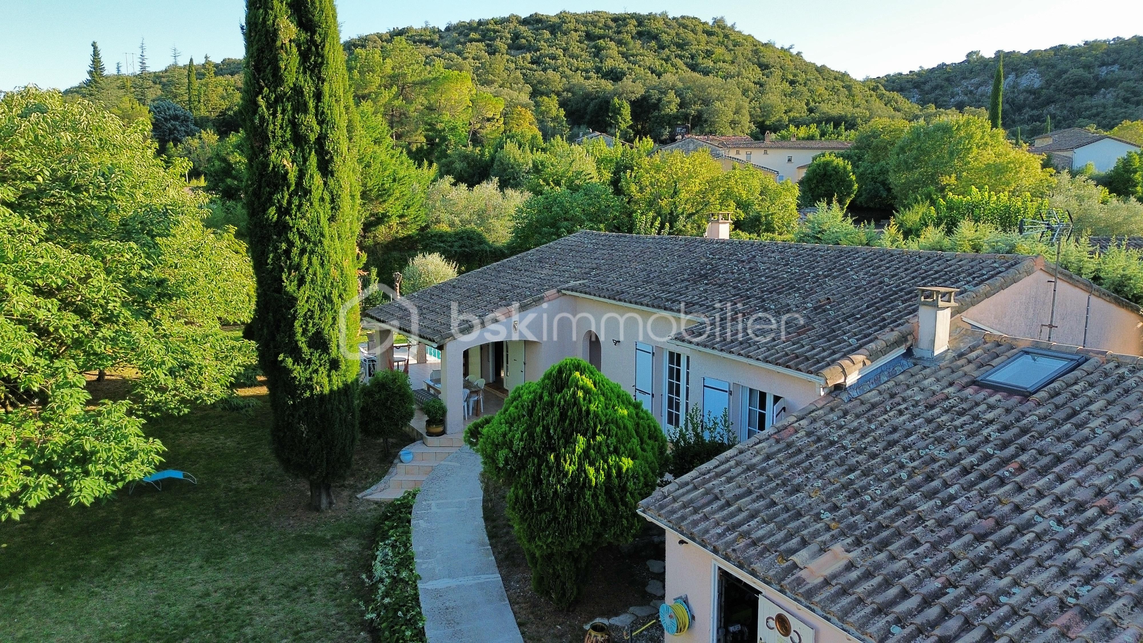 Villa de 106 m² - dji_fly_20250905_184316_53_1757090603153_photo_optimized.jpg