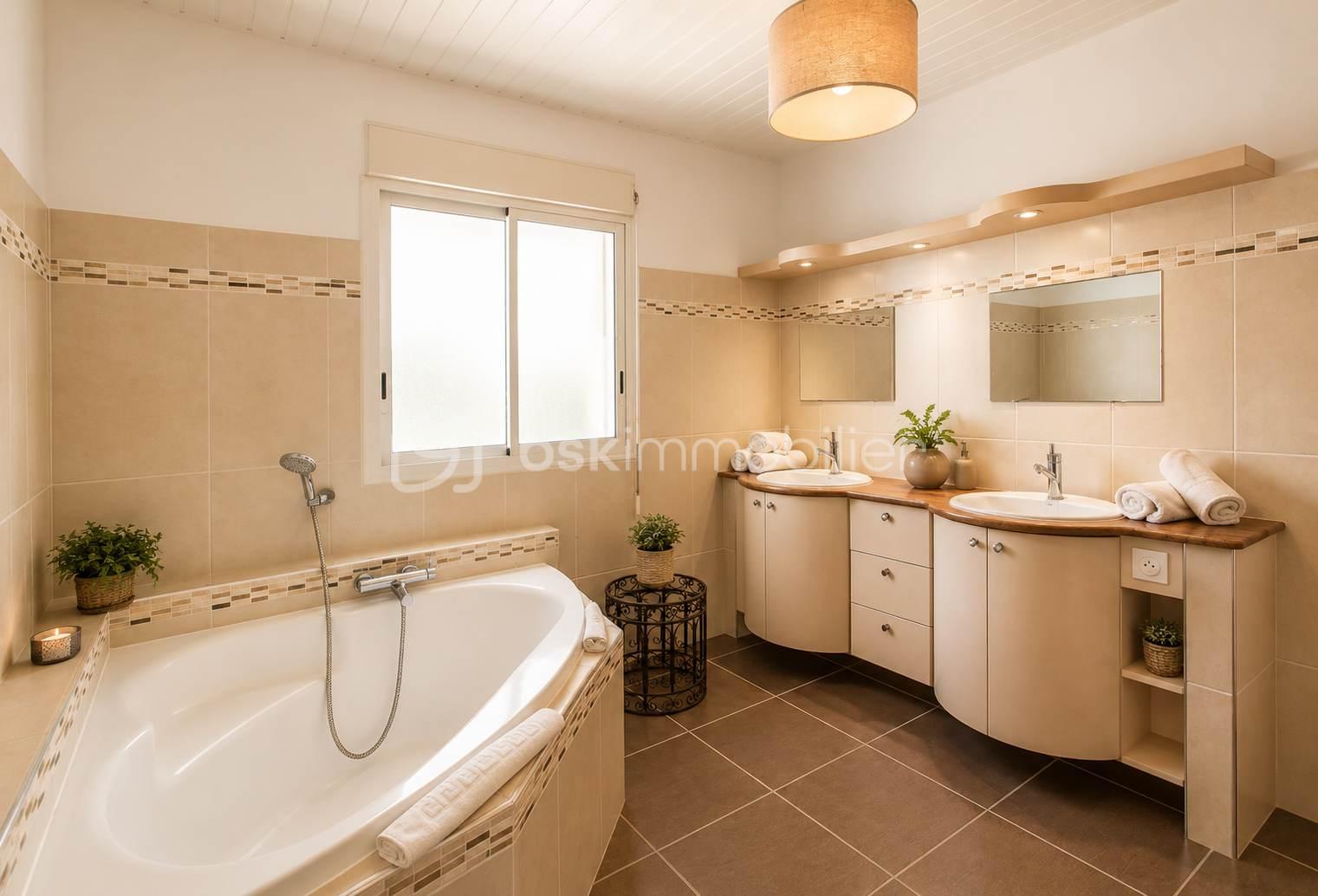 R- SALLE DE BAIN ETAGE.jpg