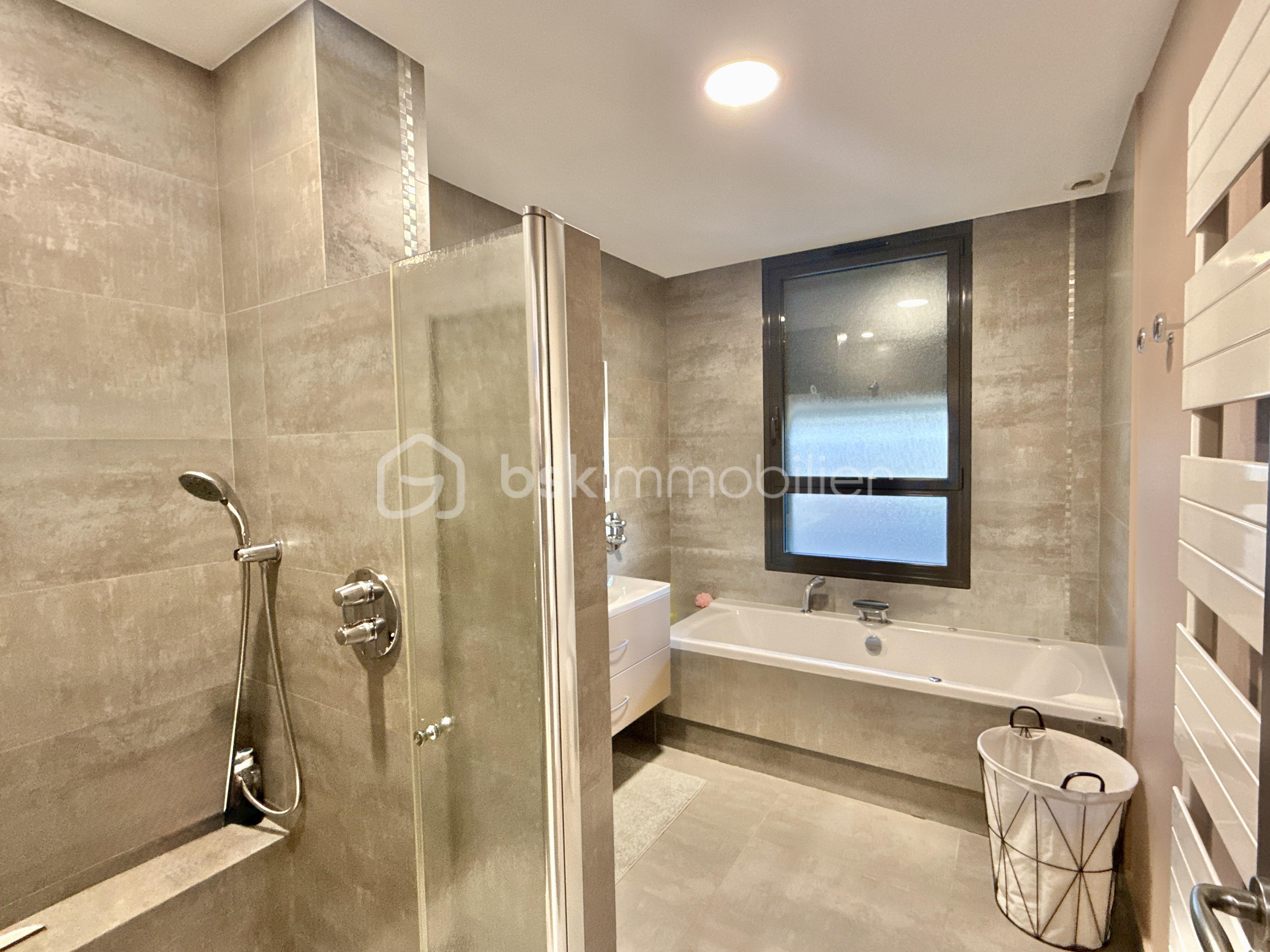 Maison de 365 m² - DJI_20260204_172026_510.jpg