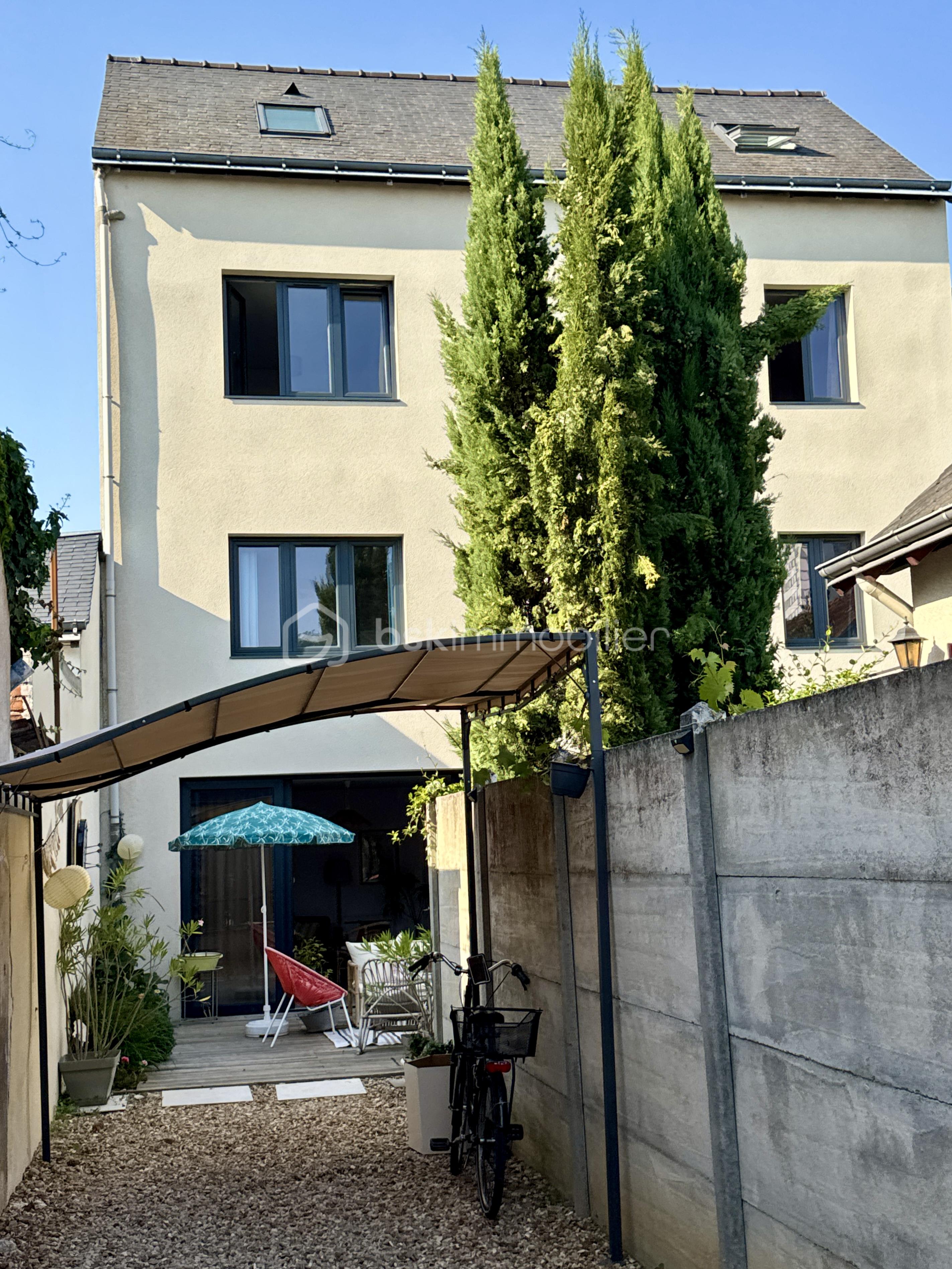 Maison de ville de 150 m² - MAISON VU DE PLUS LOIN.jpg