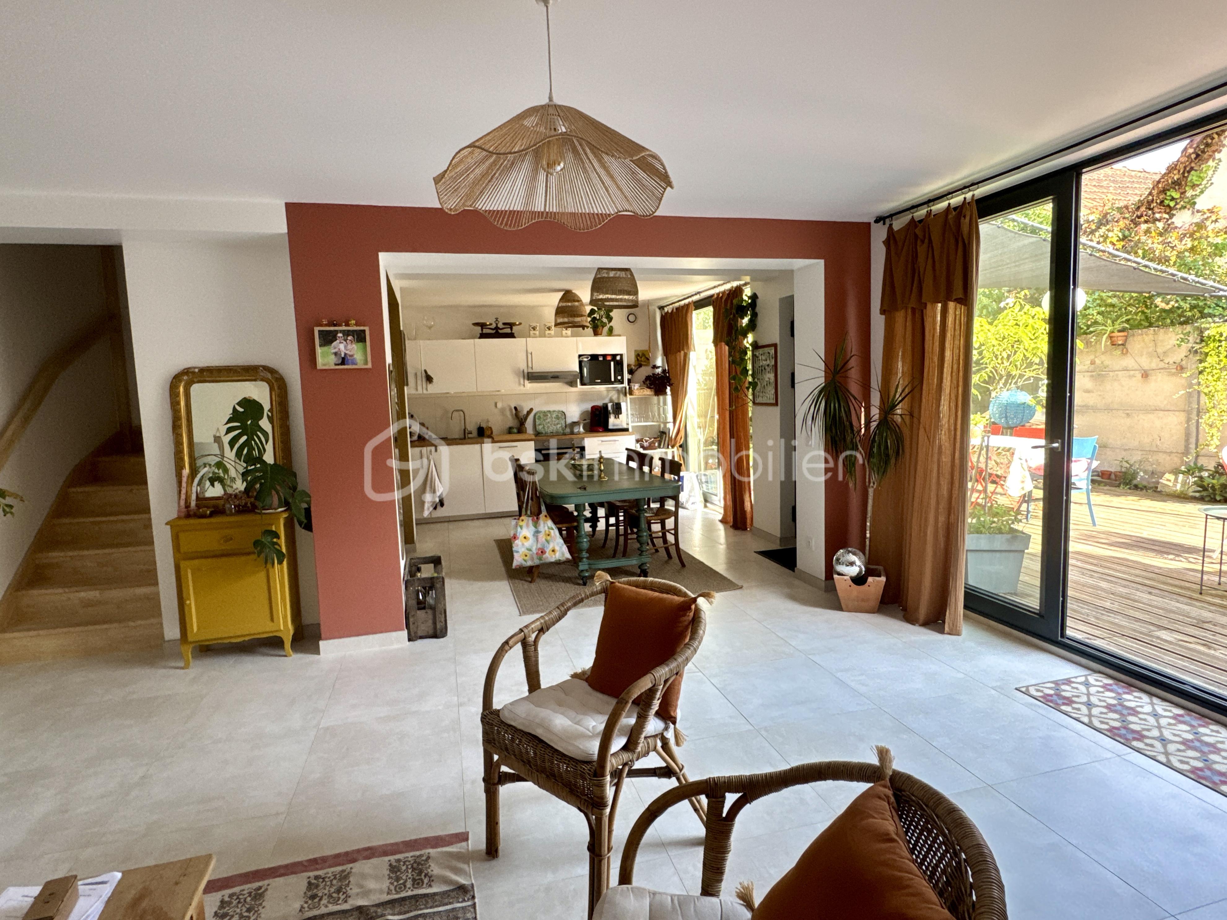 Maison de ville de 150 m² - SALON VERS CUISINE.jpg