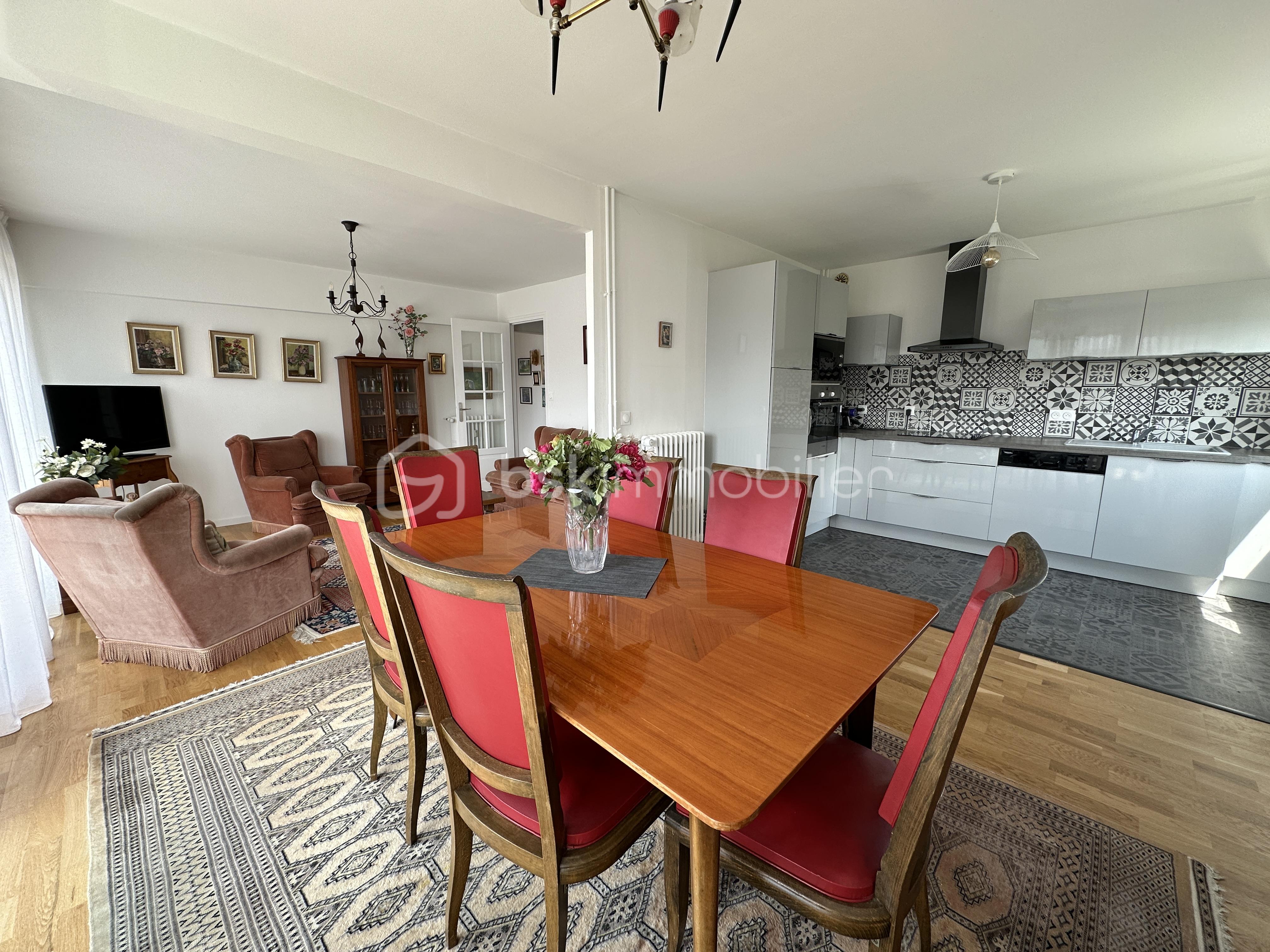 Appartement de 72,41 m² - PIECE E VIE 1.JPG