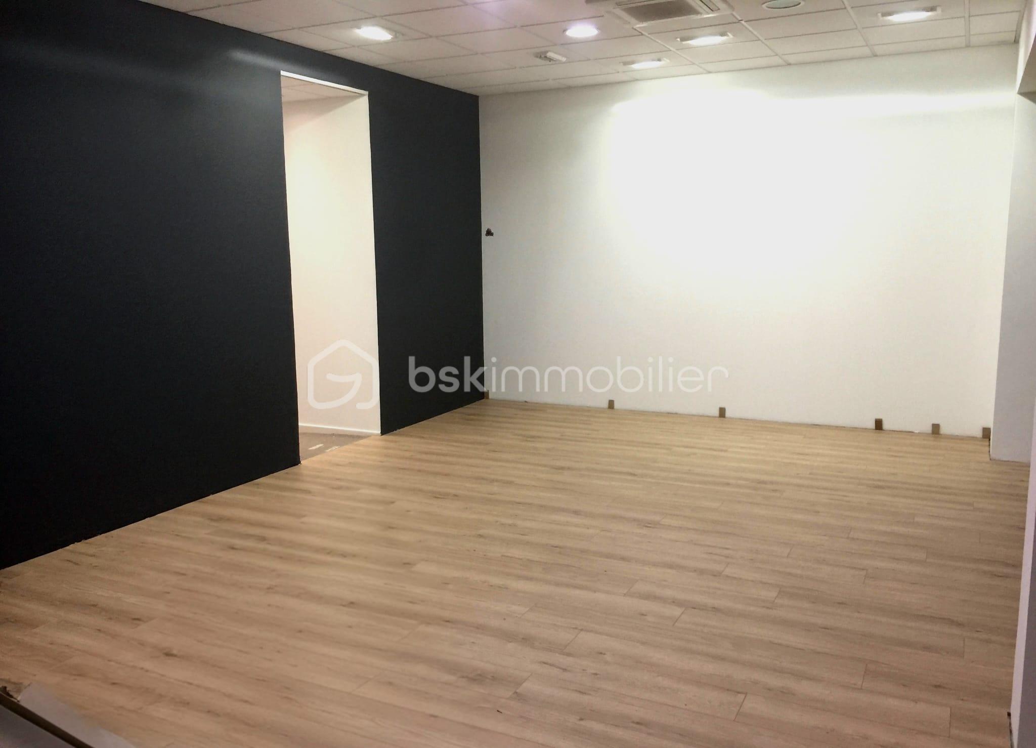 Local commercial de 123,81 m² - WhatsApp Image 2025-10-21 at 16.01.12.jpeg