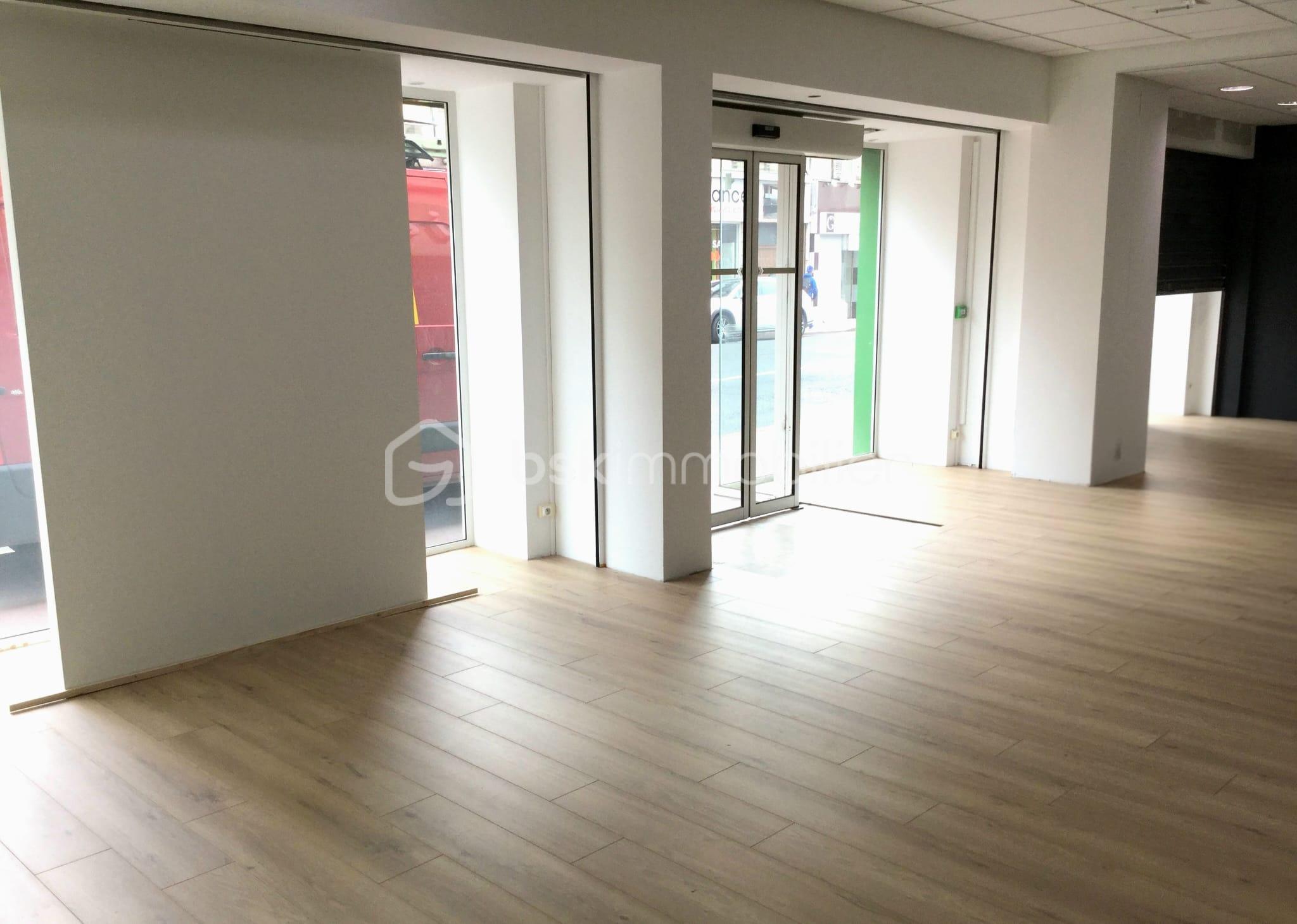 Local commercial de 123,81 m² - WhatsApp Image 2025-10-21 at 16.00.42.jpeg