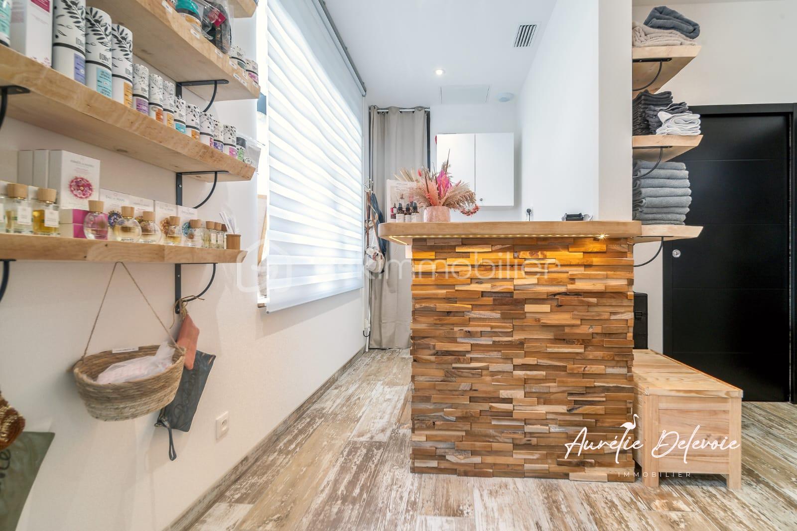 Local d activites de 54 m² - 3 - Banque accueil.png