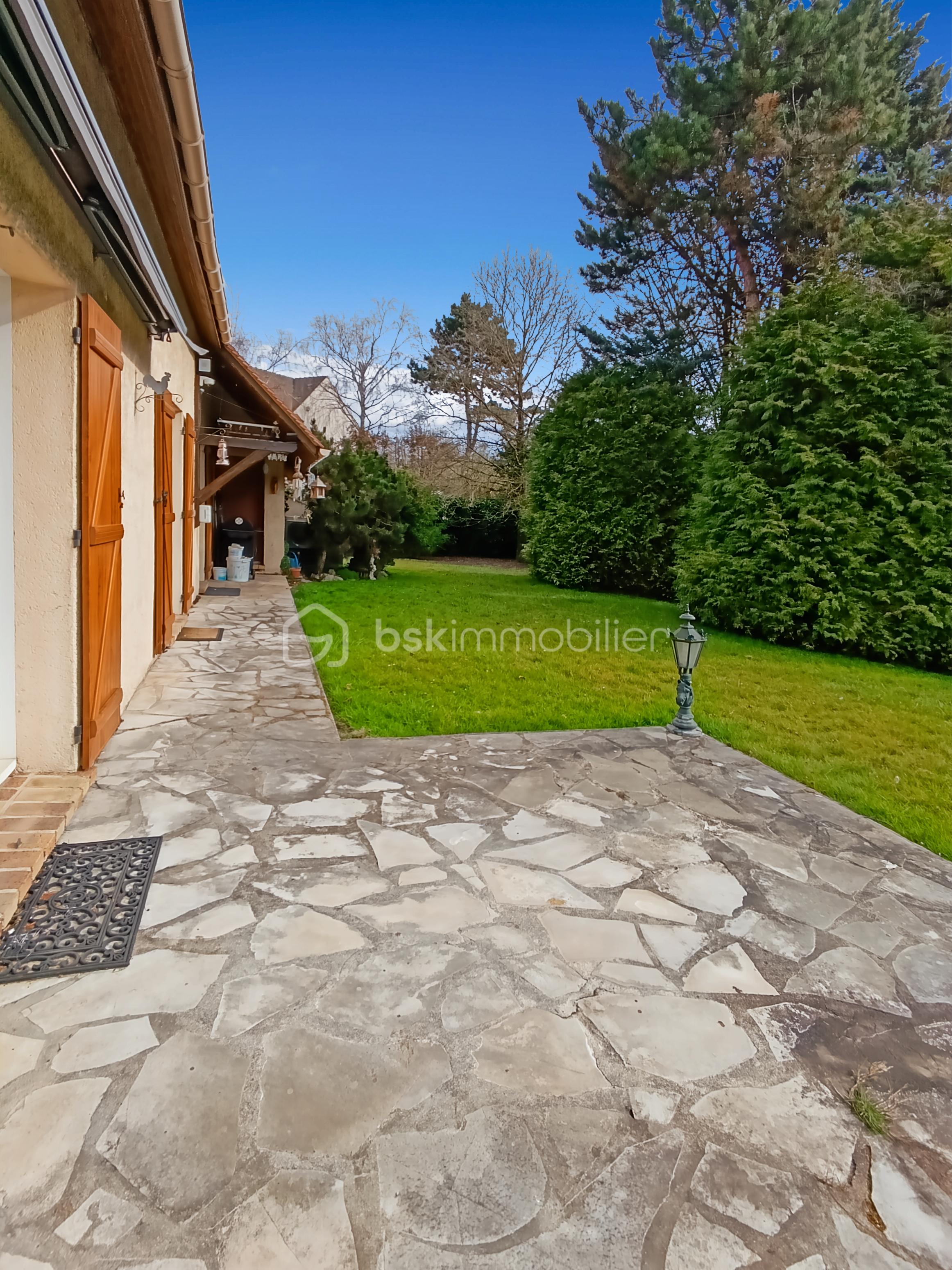 Maison traditionnelle de 171 m² - 1742033104334_2025_9.jpg