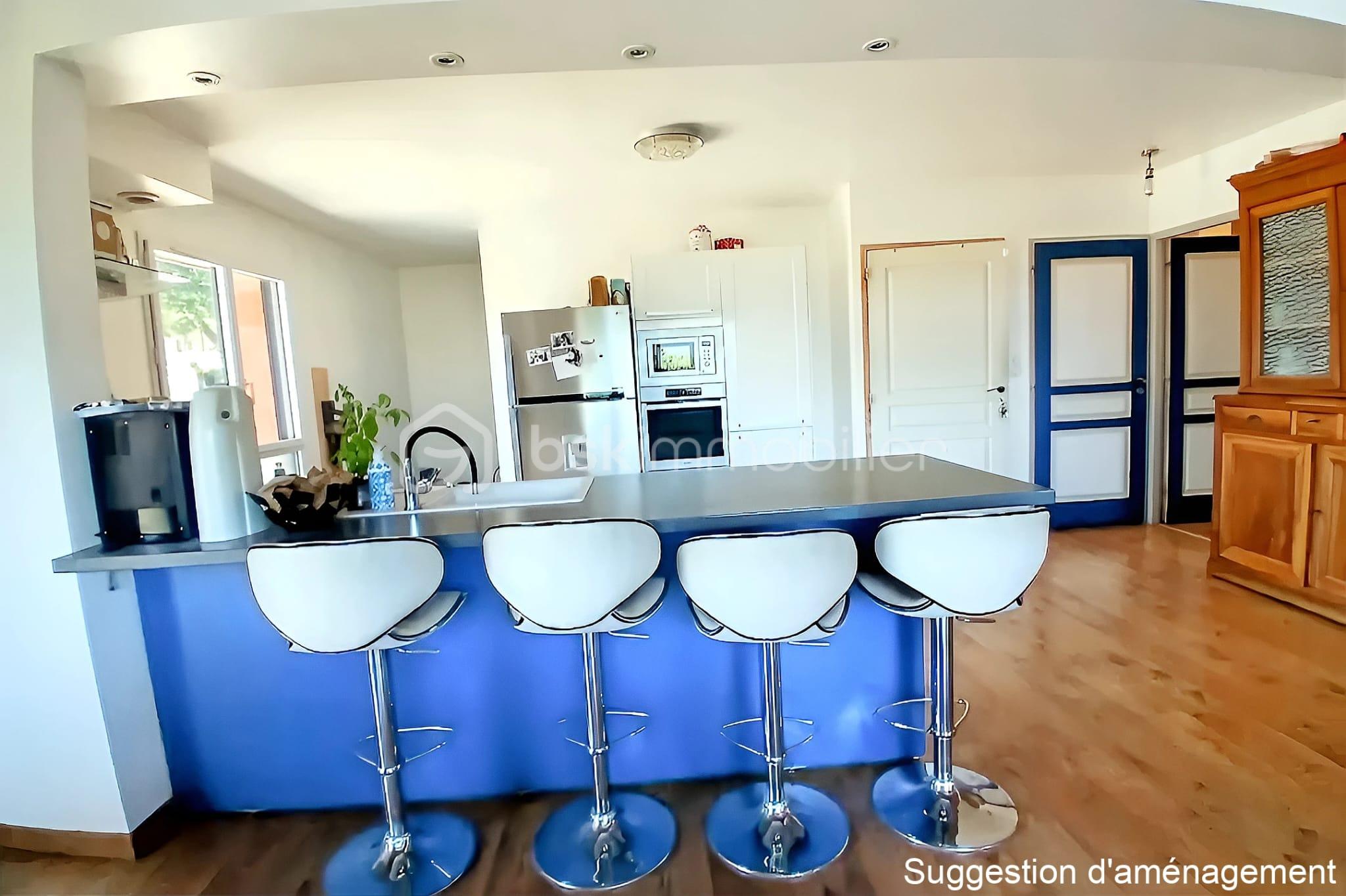 Maison de 236 m² - Cuisine table.jpg