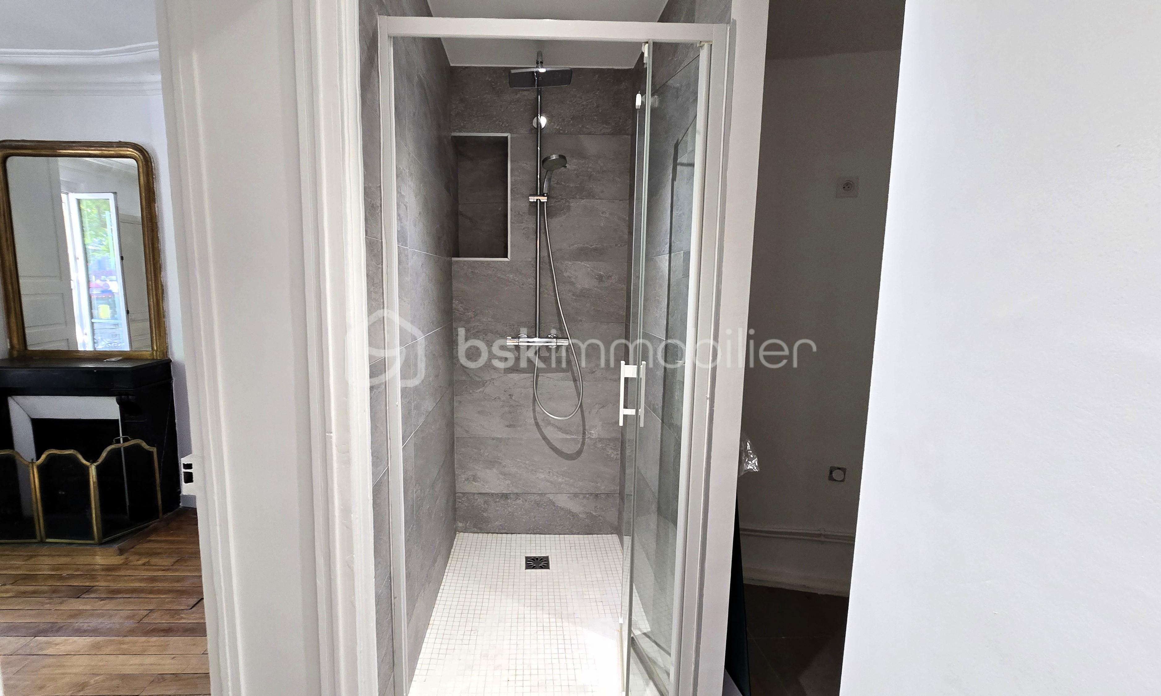 Appartement de 30,42 m² - salle d eau .jpg
