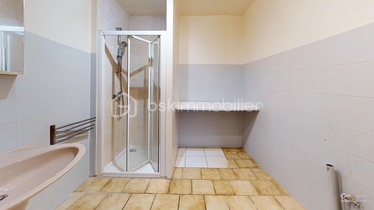 Maison de 66 m² - Maison-de-village-Bathroom-Defurnished 1.jpg
