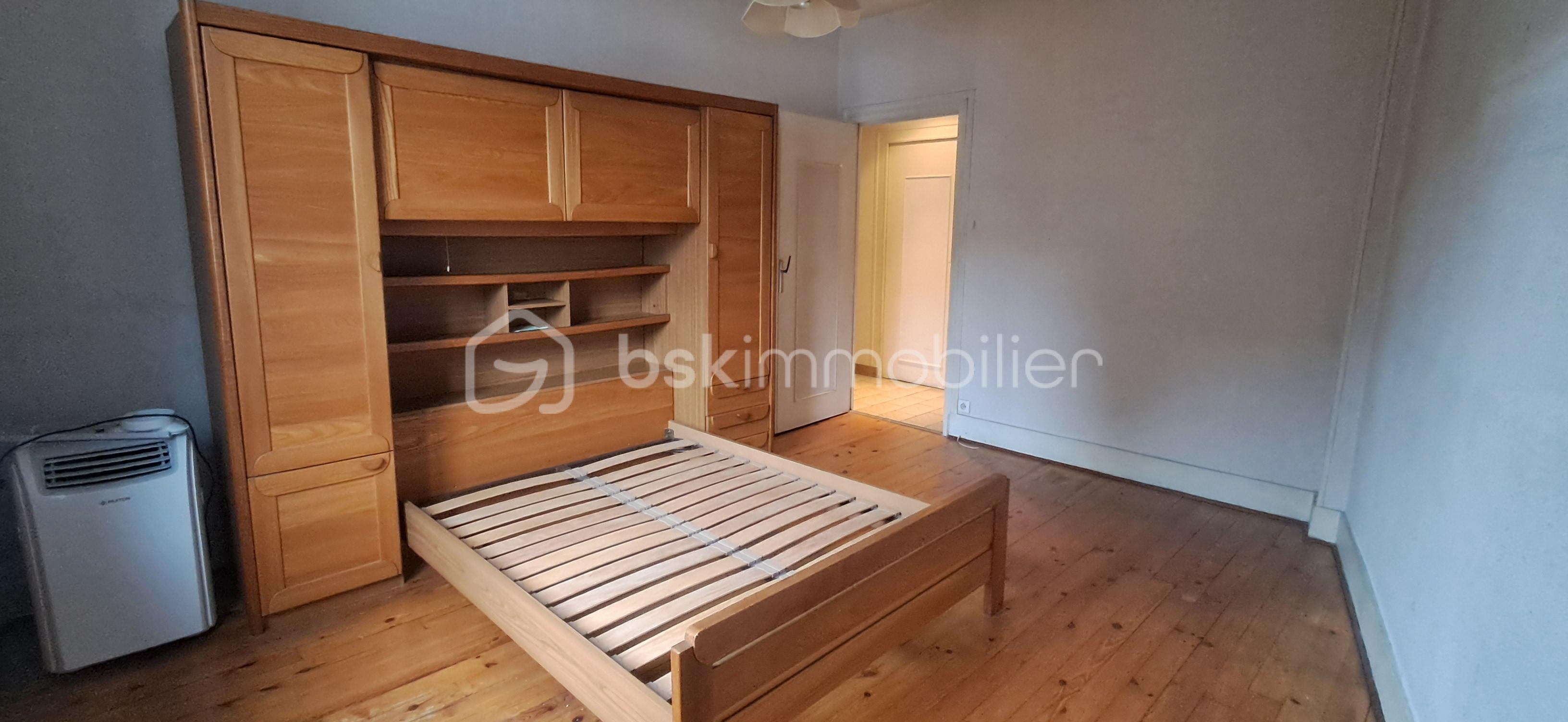 Maison Tullins Michel Perret Chambre 1.jpg