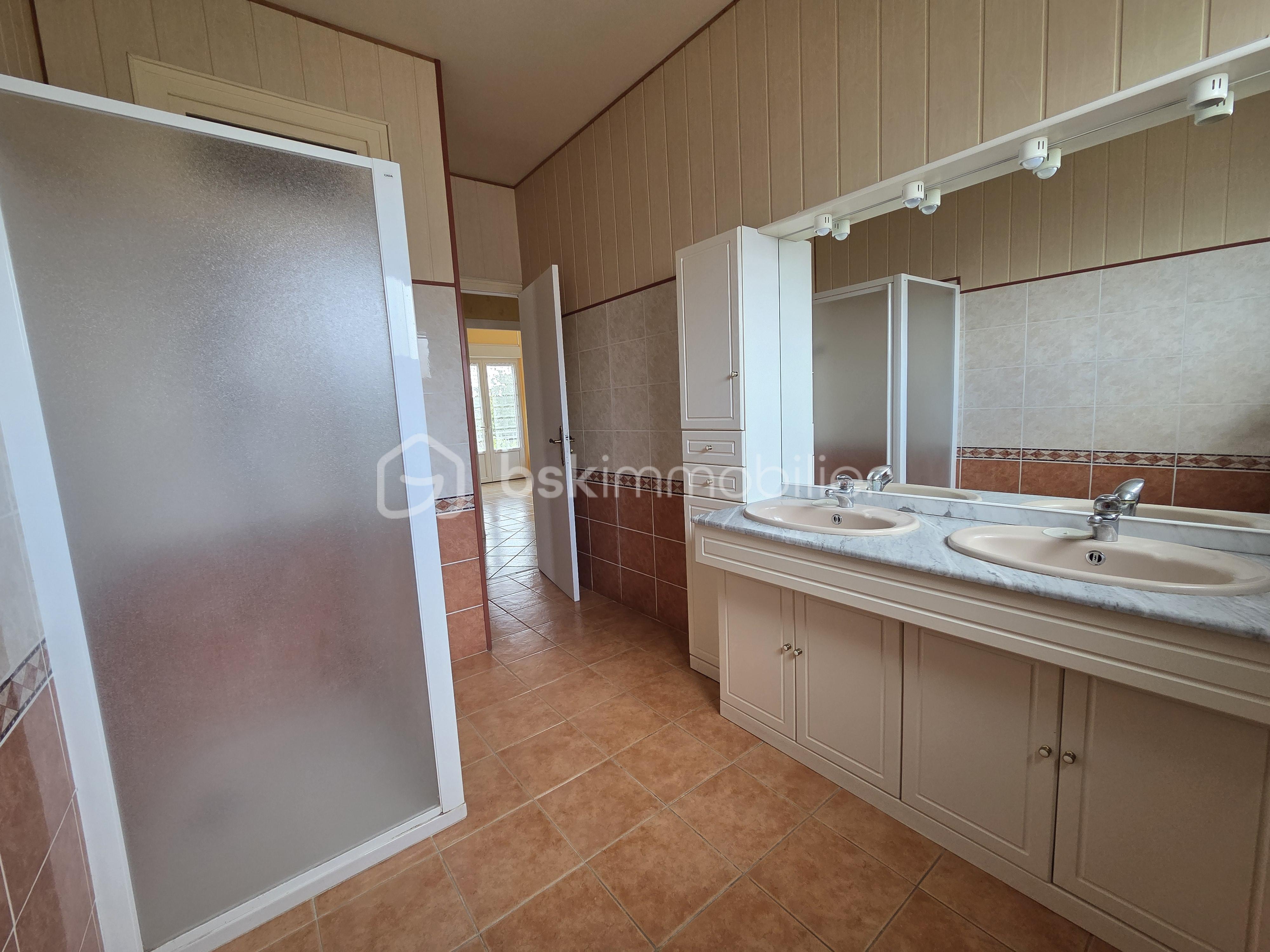 Maison de ville de 132 m² - SDB1.jpg