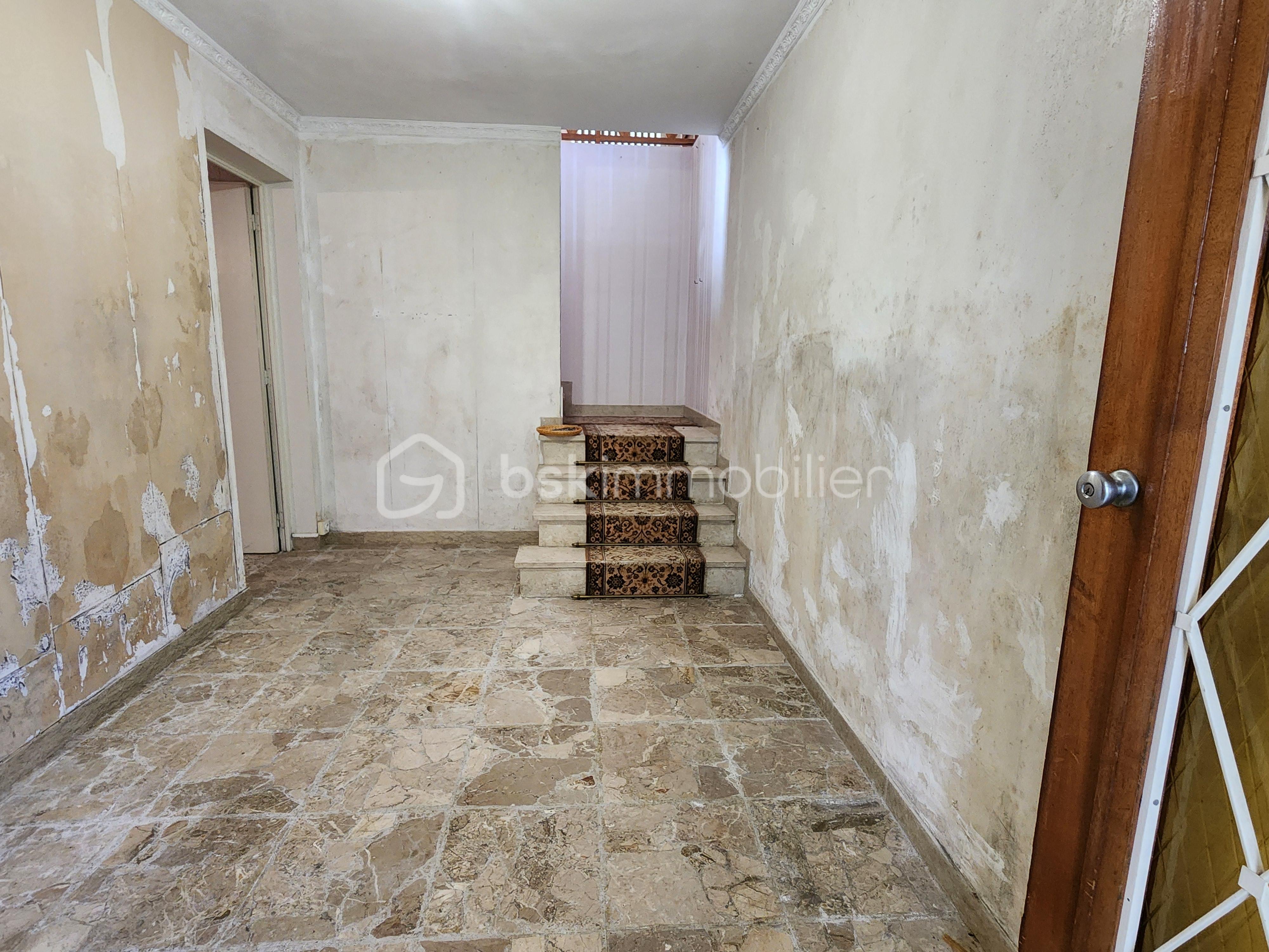 Maison traditionnelle de 165 m² - Hall escalier.jpg