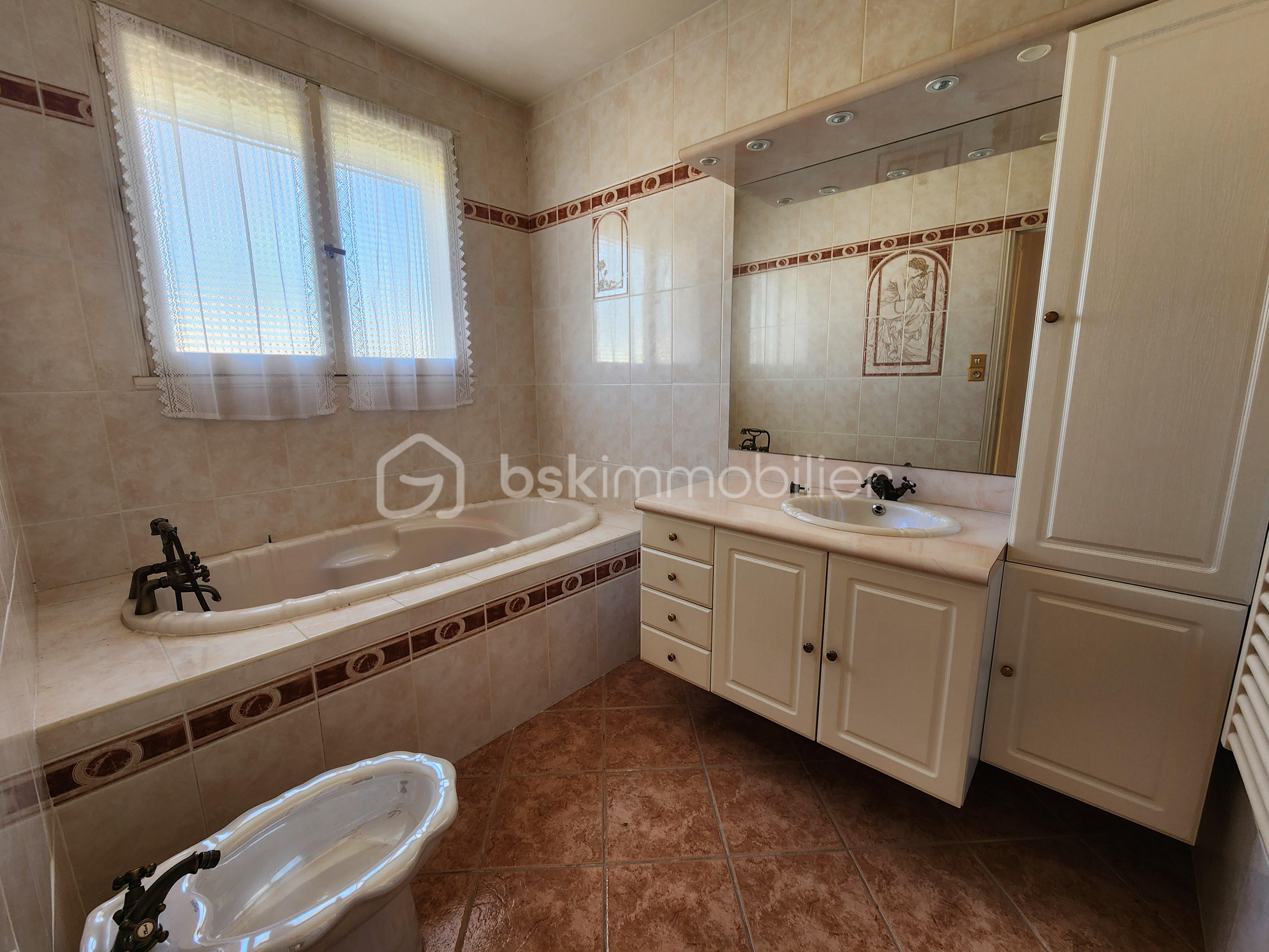 Maison traditionnelle de 165 m² - Salle de bain étage.jpg