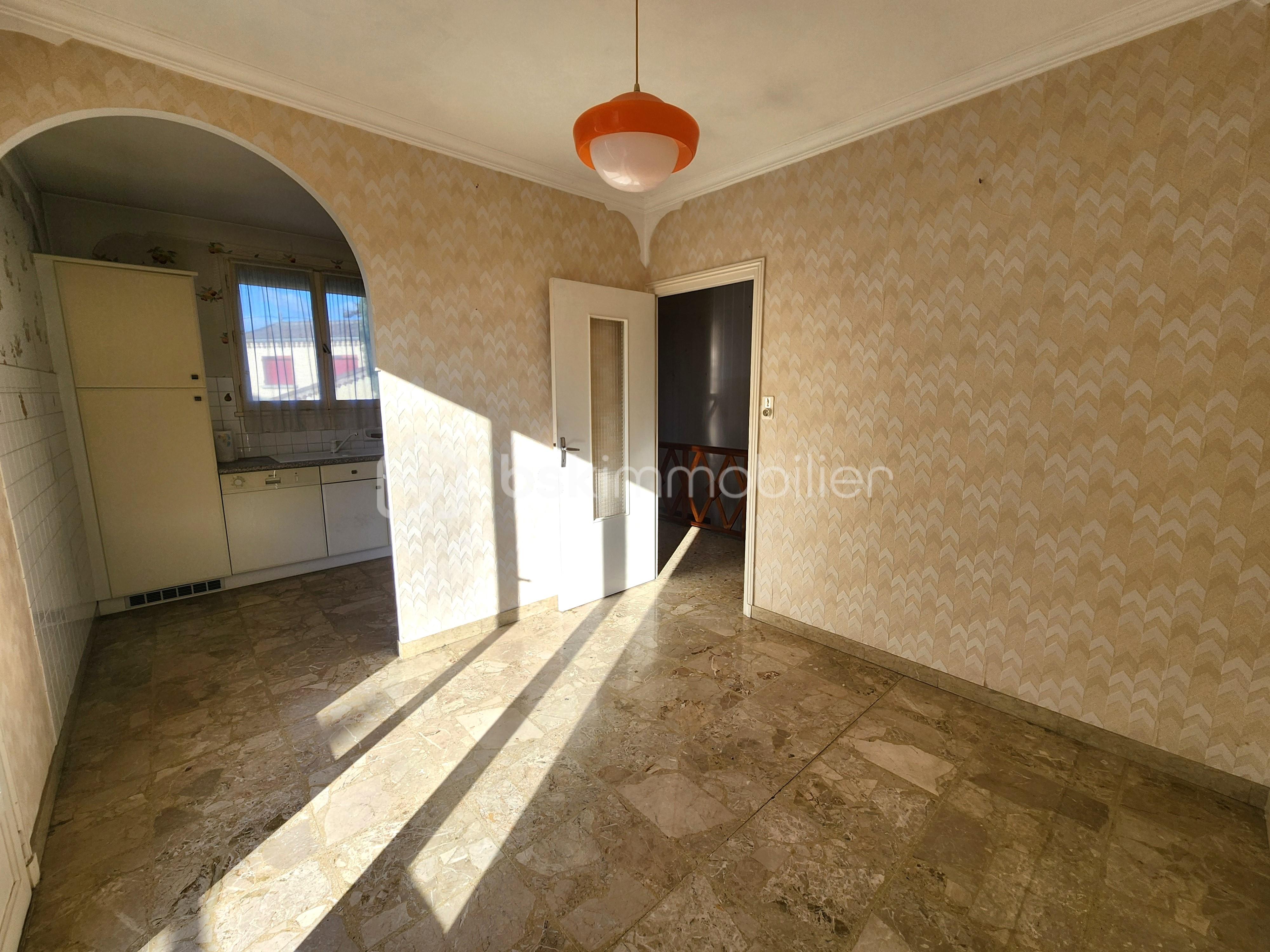 Maison traditionnelle de 165 m² - Cuisine repas.jpg