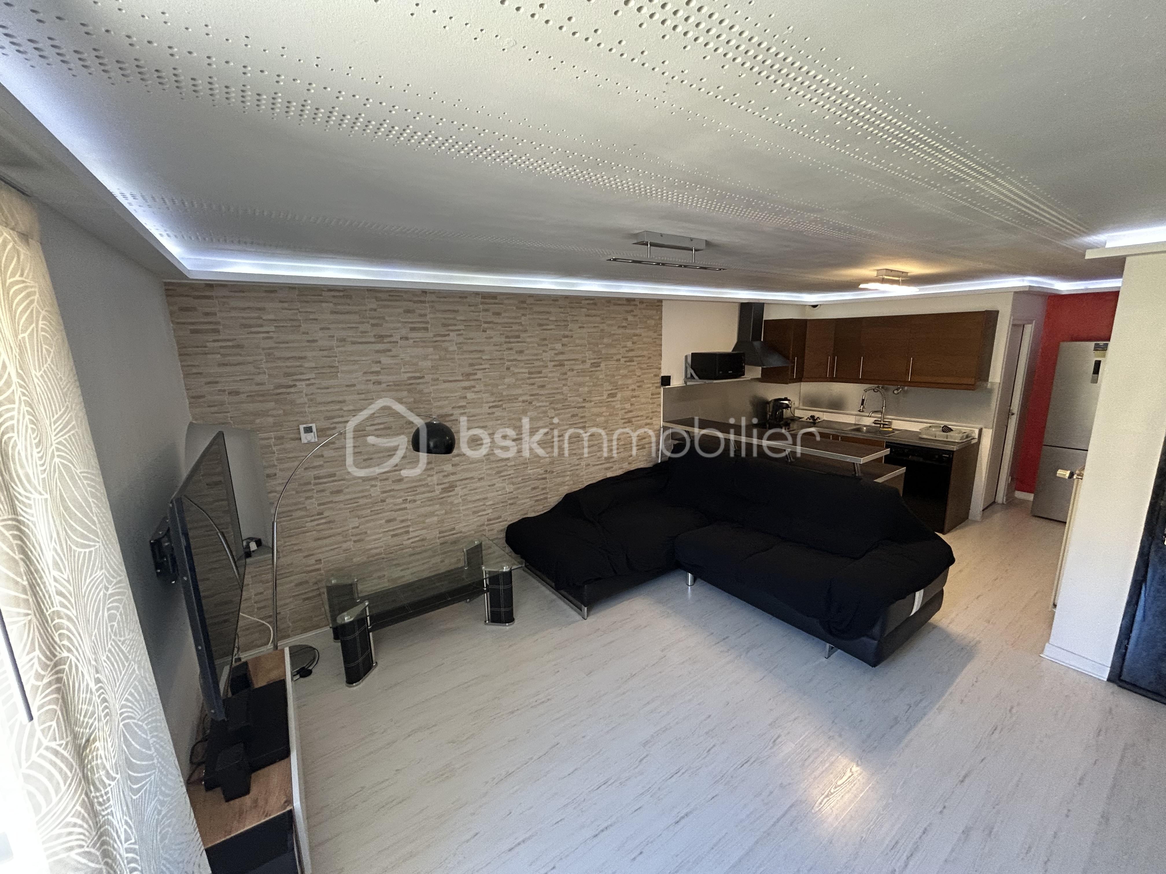 Appartement de 88 m² - Appartement La cote St Andre - Les Halles - Photo salon 1.2.jpg.jpeg