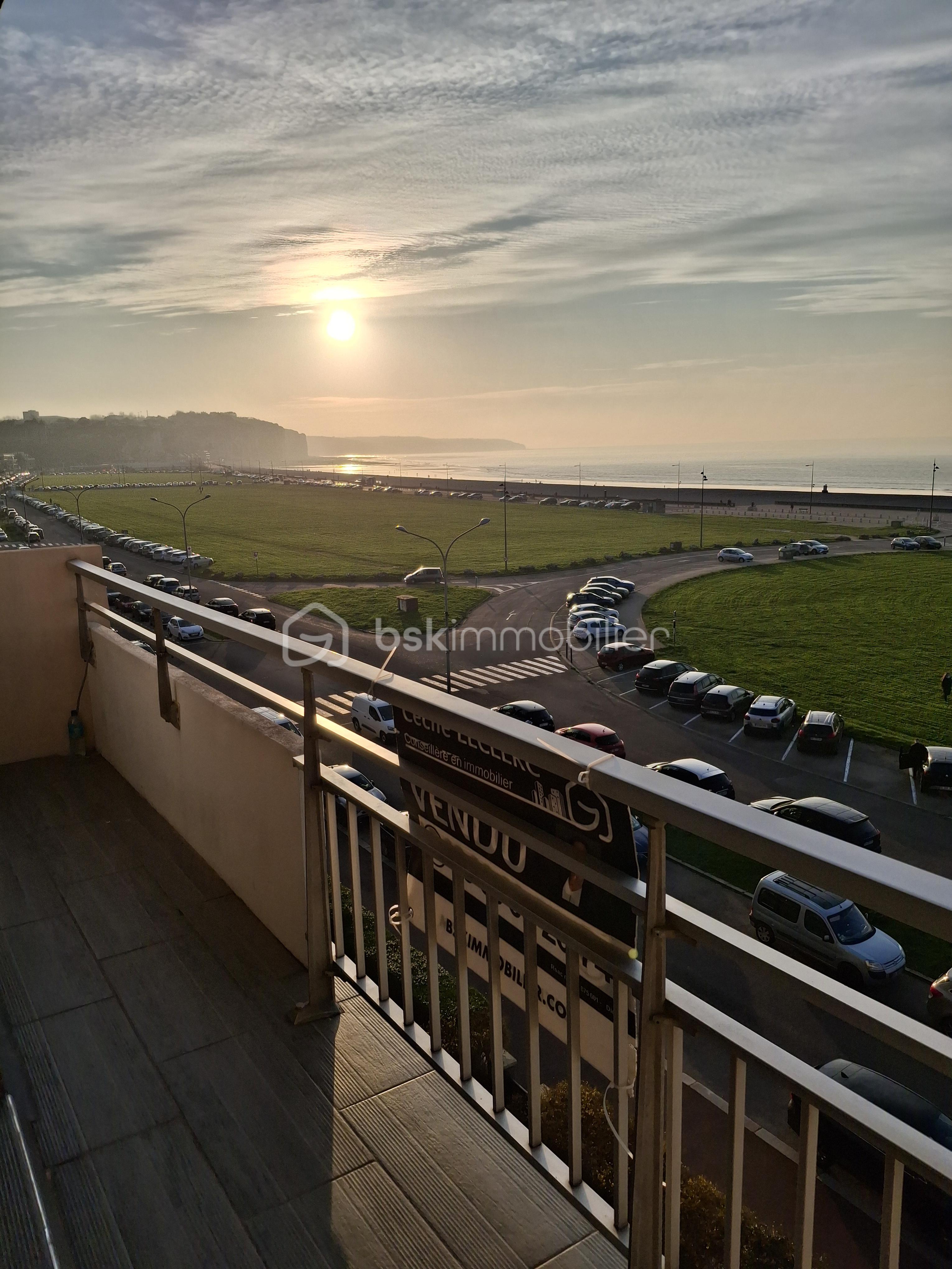 Vue top balcon vers falaiSes portrait 03.03.png