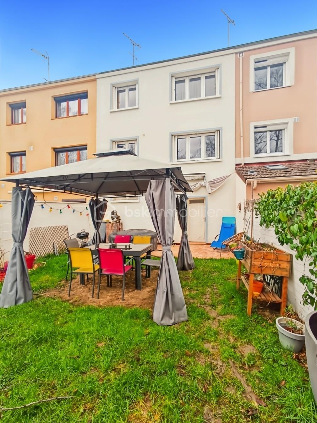 Maison 5 pièces 95 m² · à La Queue-en-Brie · 95 m² · 275 000 €