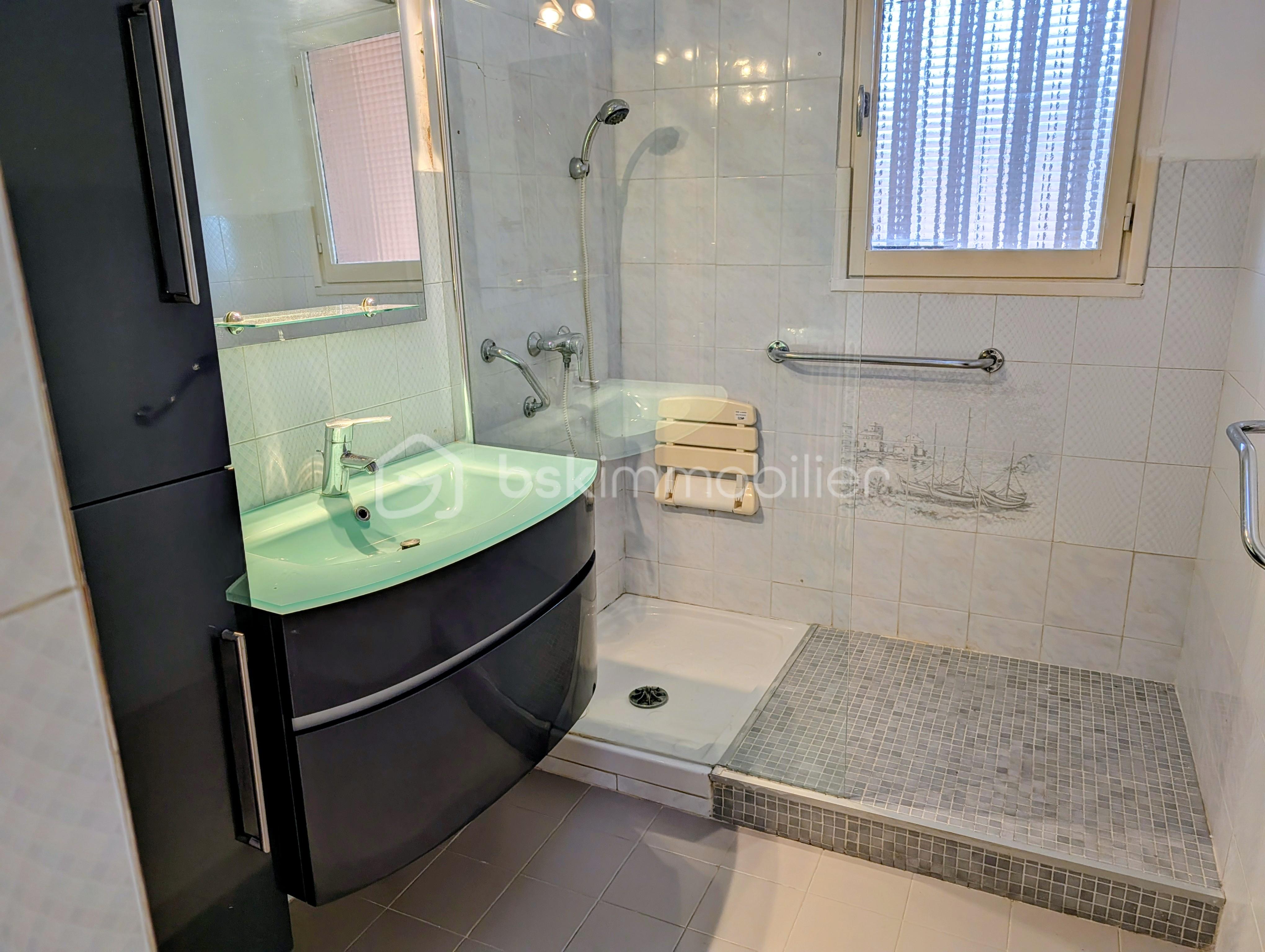 salle de douche et lavabo.jpg