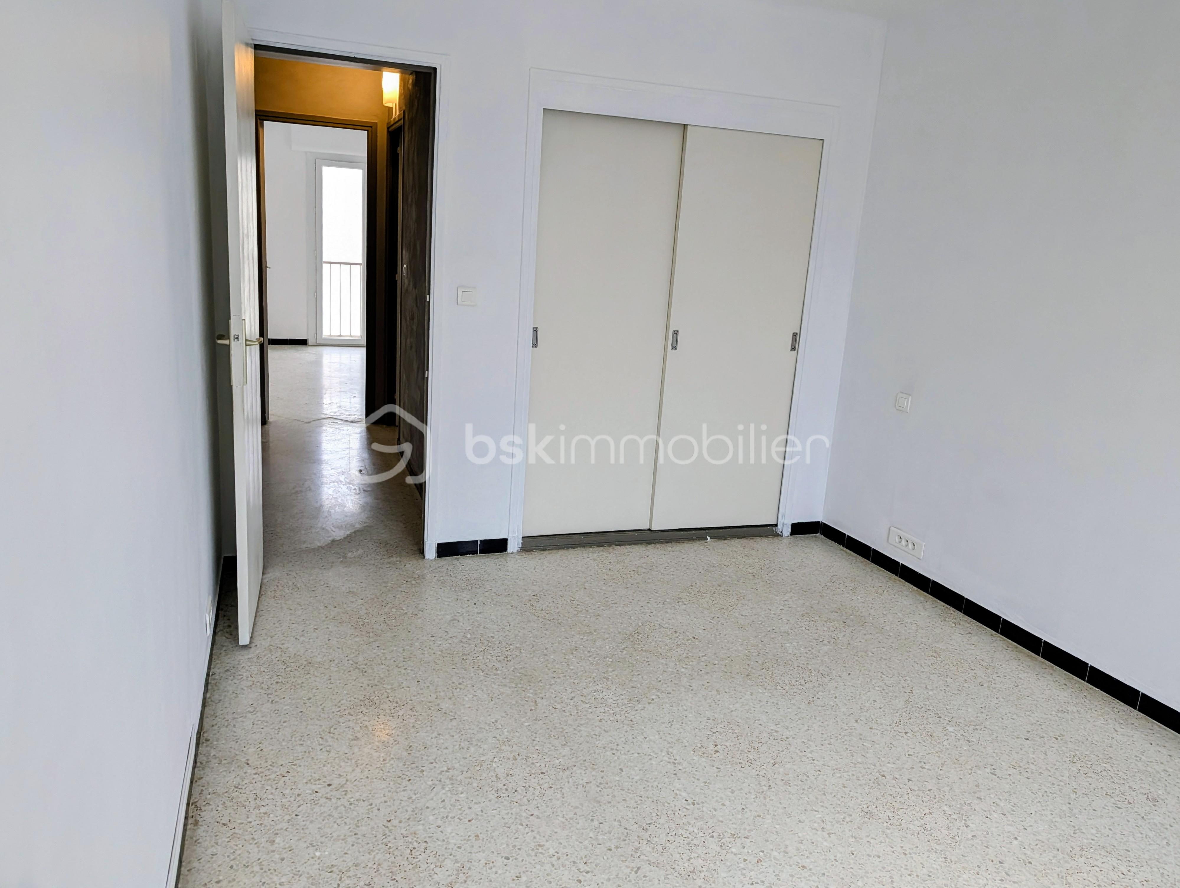 vue chambre et son dressing et couloir.jpg