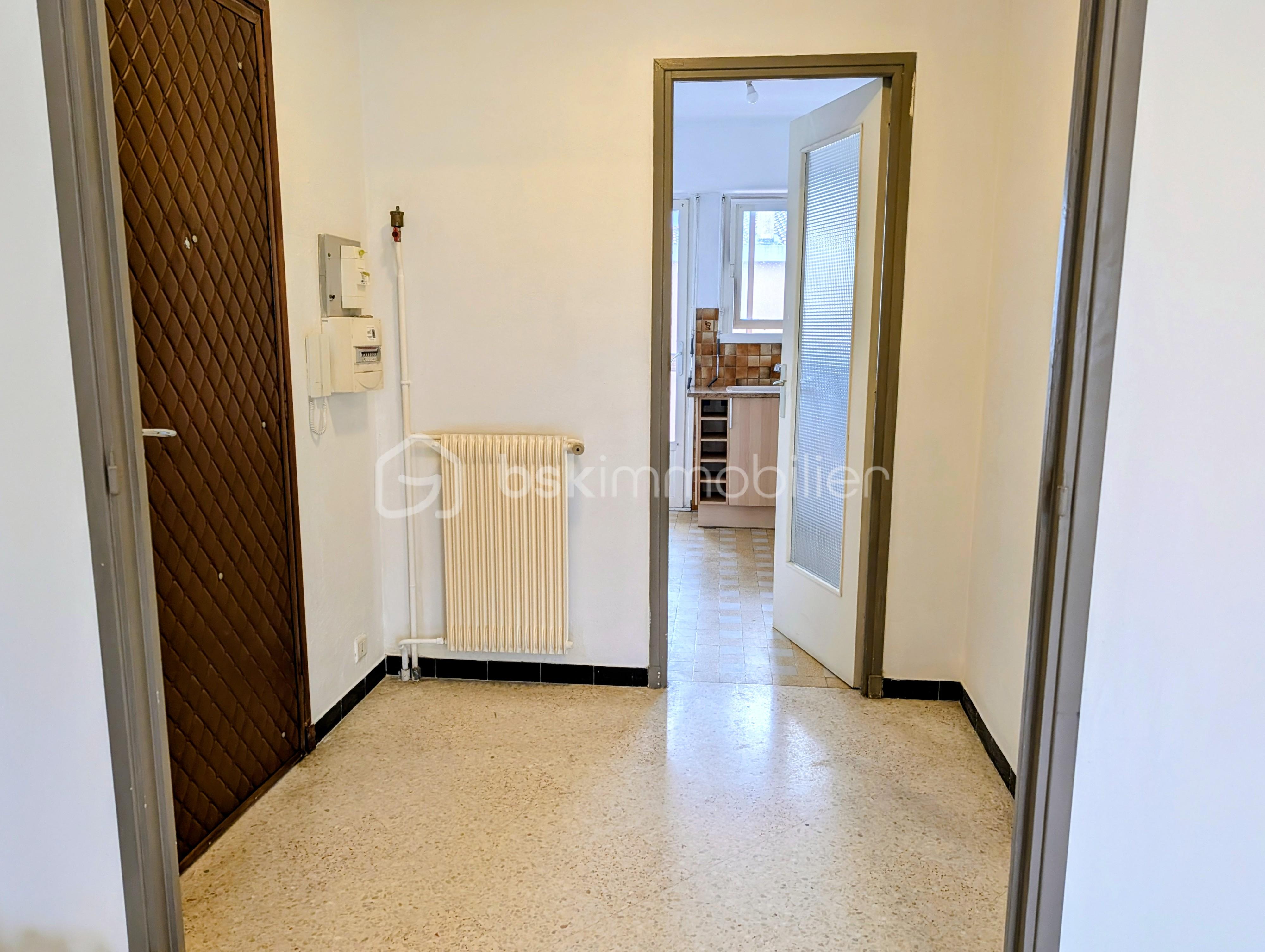 hall d entree et vue cuisine.jpg