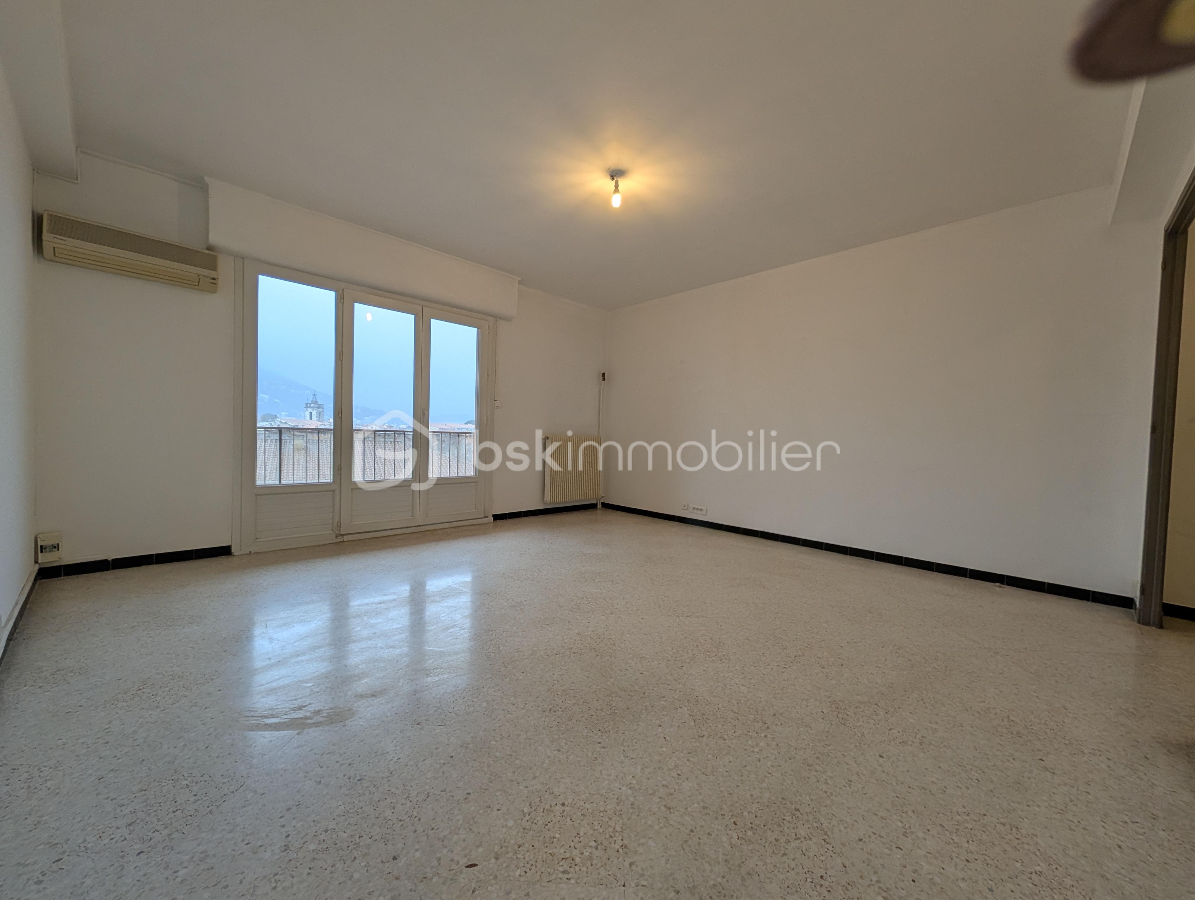 vue salon séjour et balcon.jpg