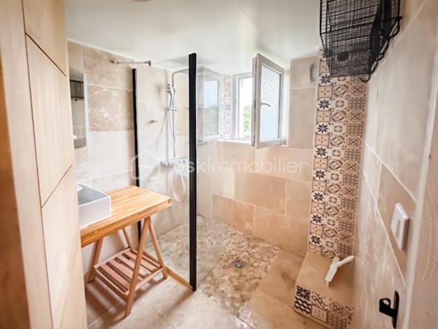 Maison de village de 91 m² - salle de douche.jpg
