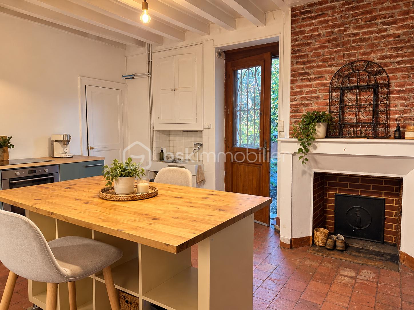 Cuisine rustique chaleureuse et lumineuse.png