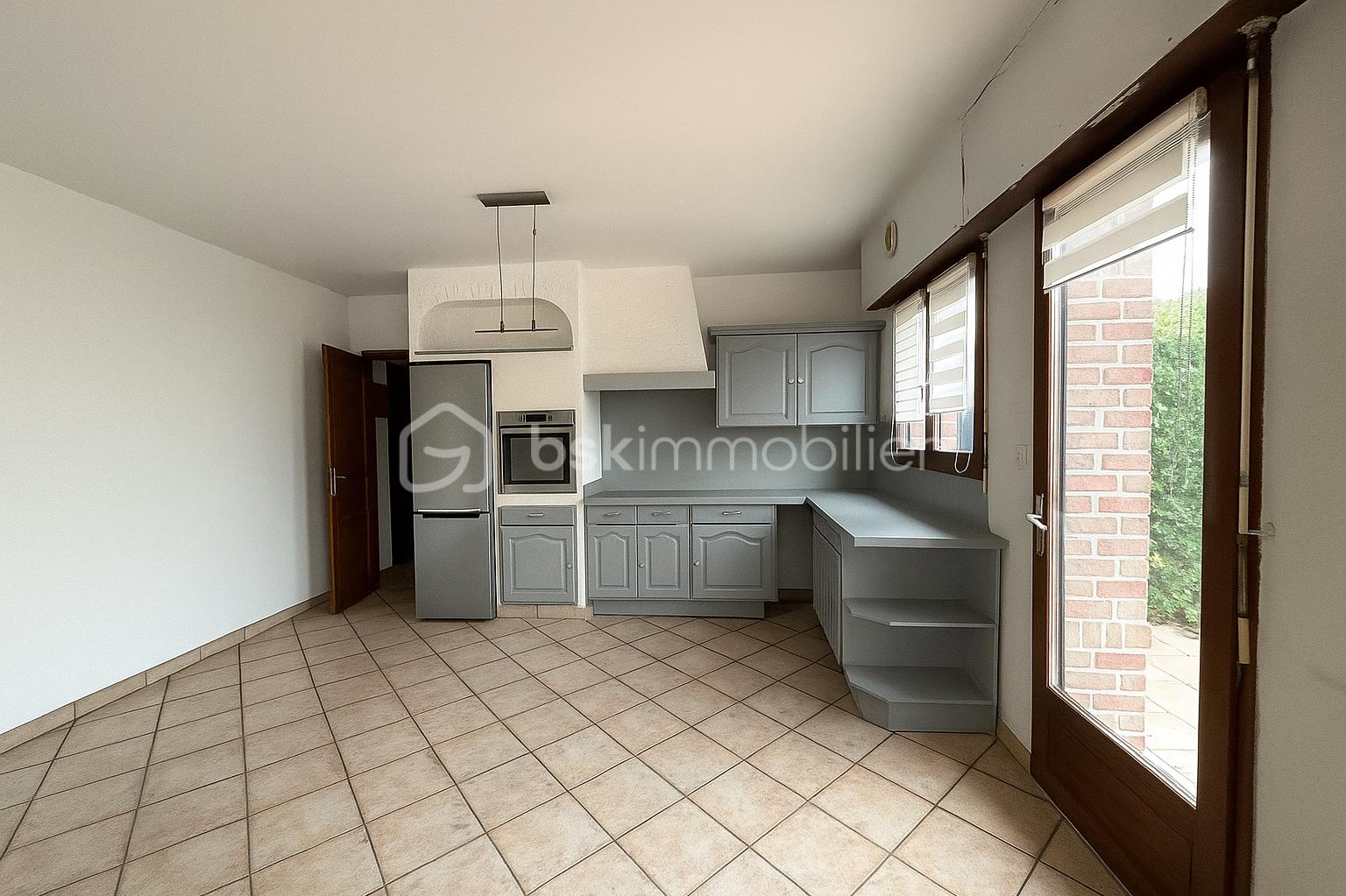 Maison traditionnelle de 126 m² - cuisine vide.png