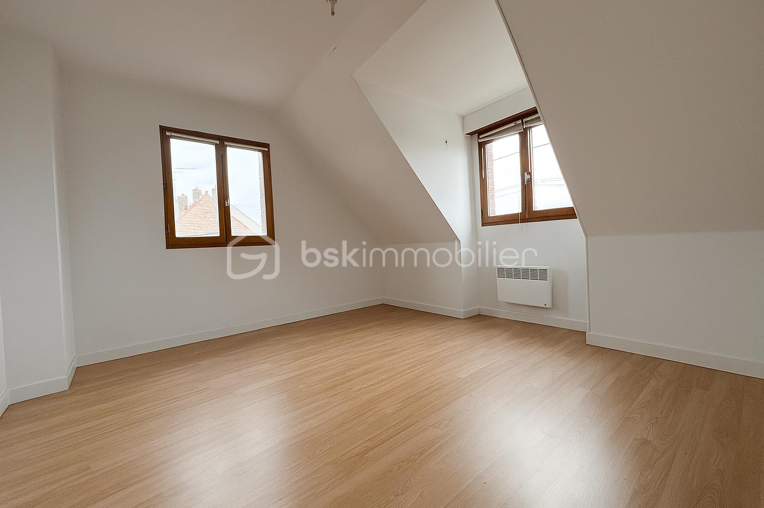 Maison traditionnelle de 126 m² - chambre 4 vide.png