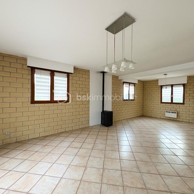 Maison traditionnelle de 126 m² - pièce à vivre vide.jpg