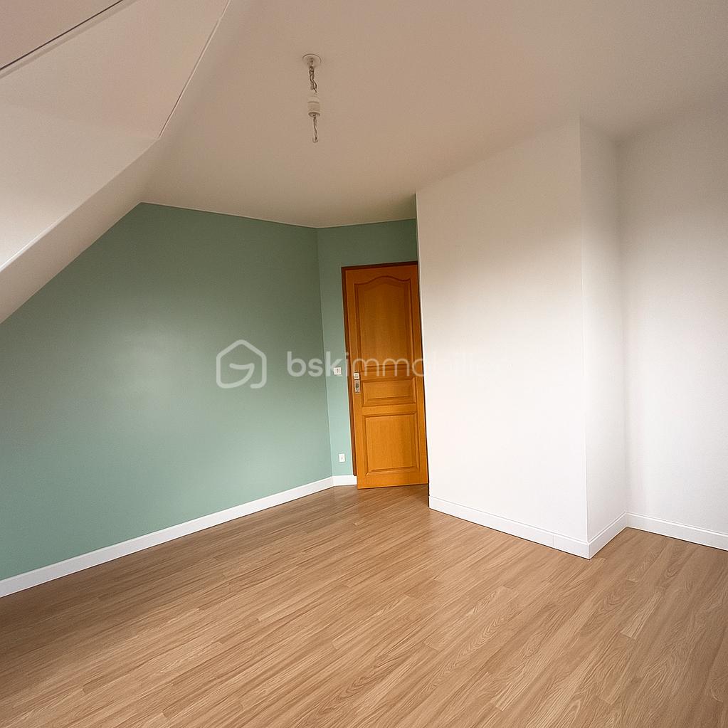 Maison traditionnelle de 126 m² - chambre 2 vide.png
