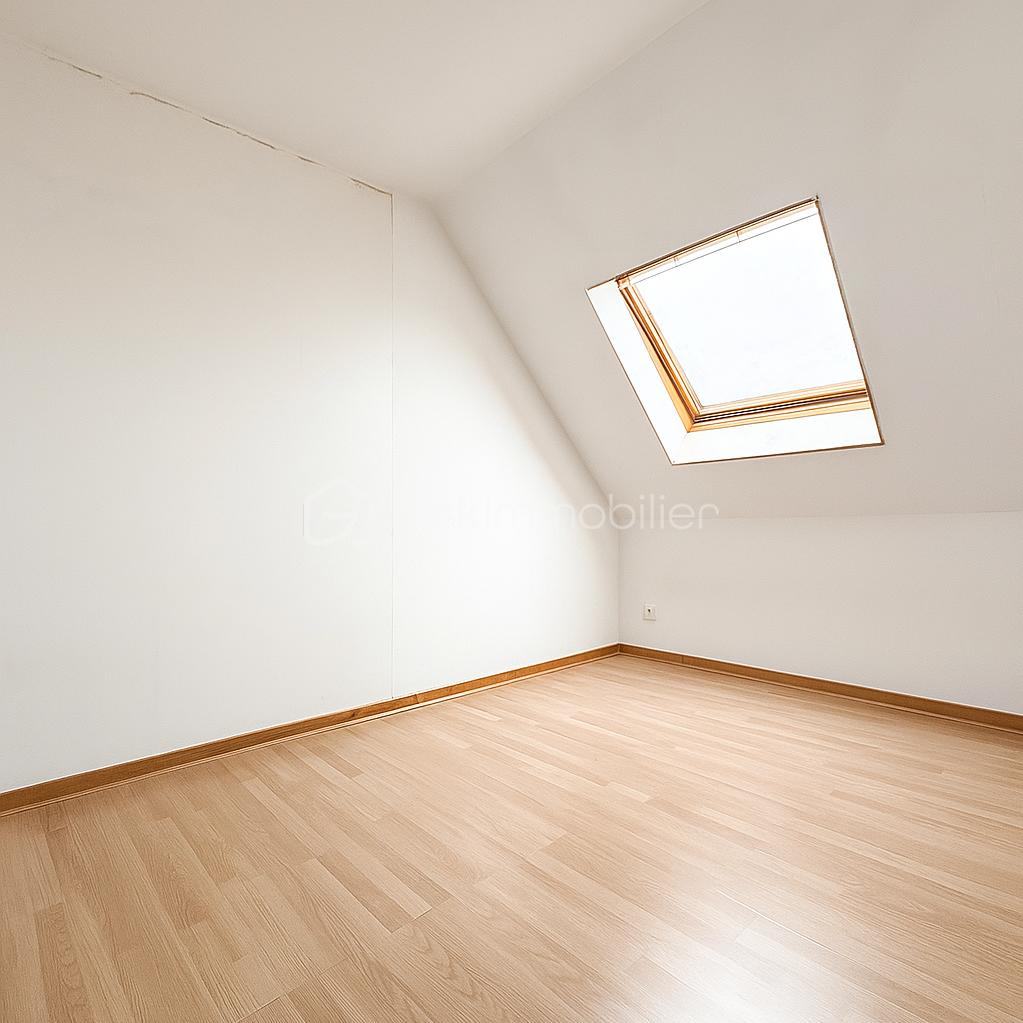 Maison traditionnelle de 126 m² - chambre 1 vide.png